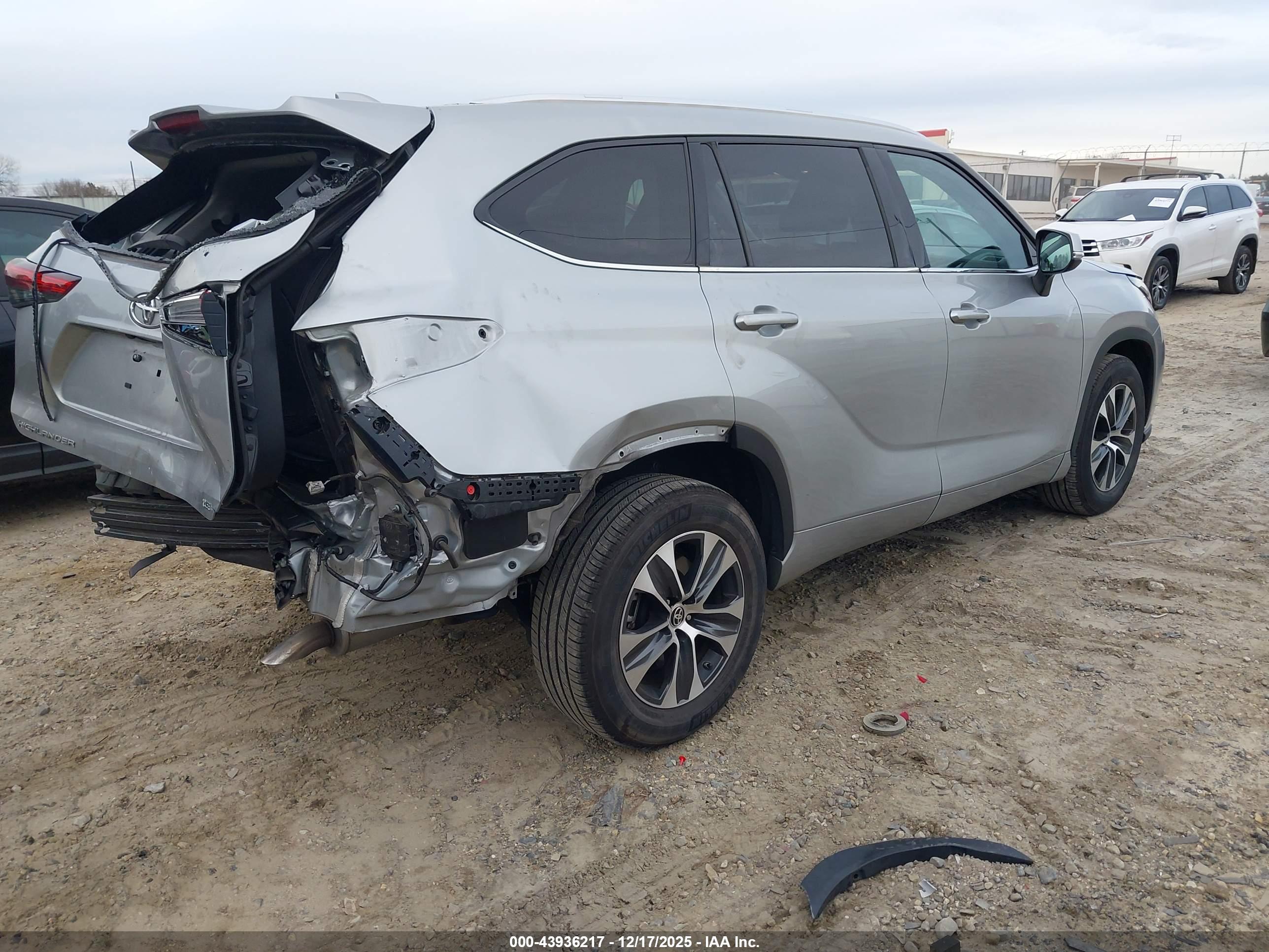 TOYOTA HIGHLANDER image 4