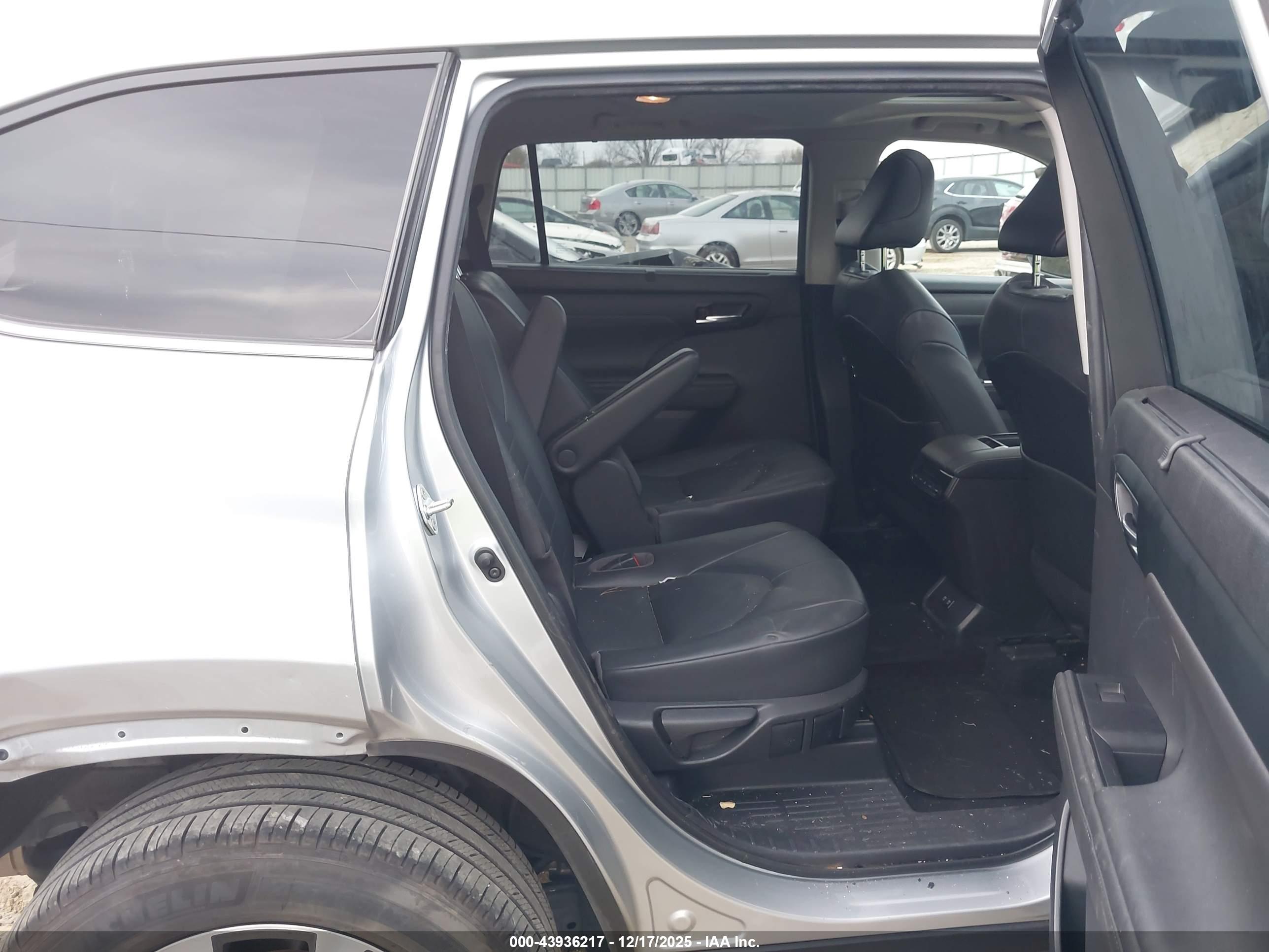 TOYOTA HIGHLANDER image 8