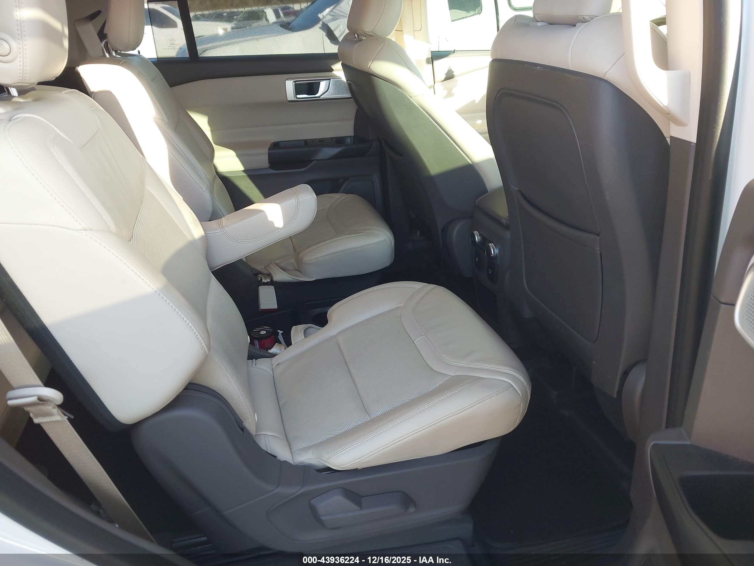 FORD EXPLORER image 8