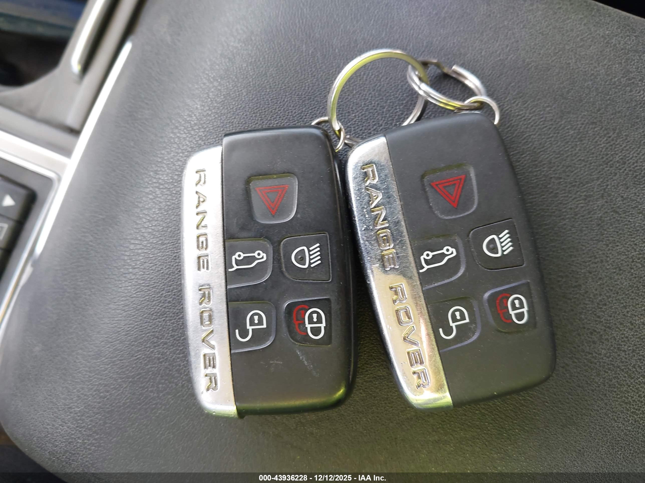 LAND ROVER image 11