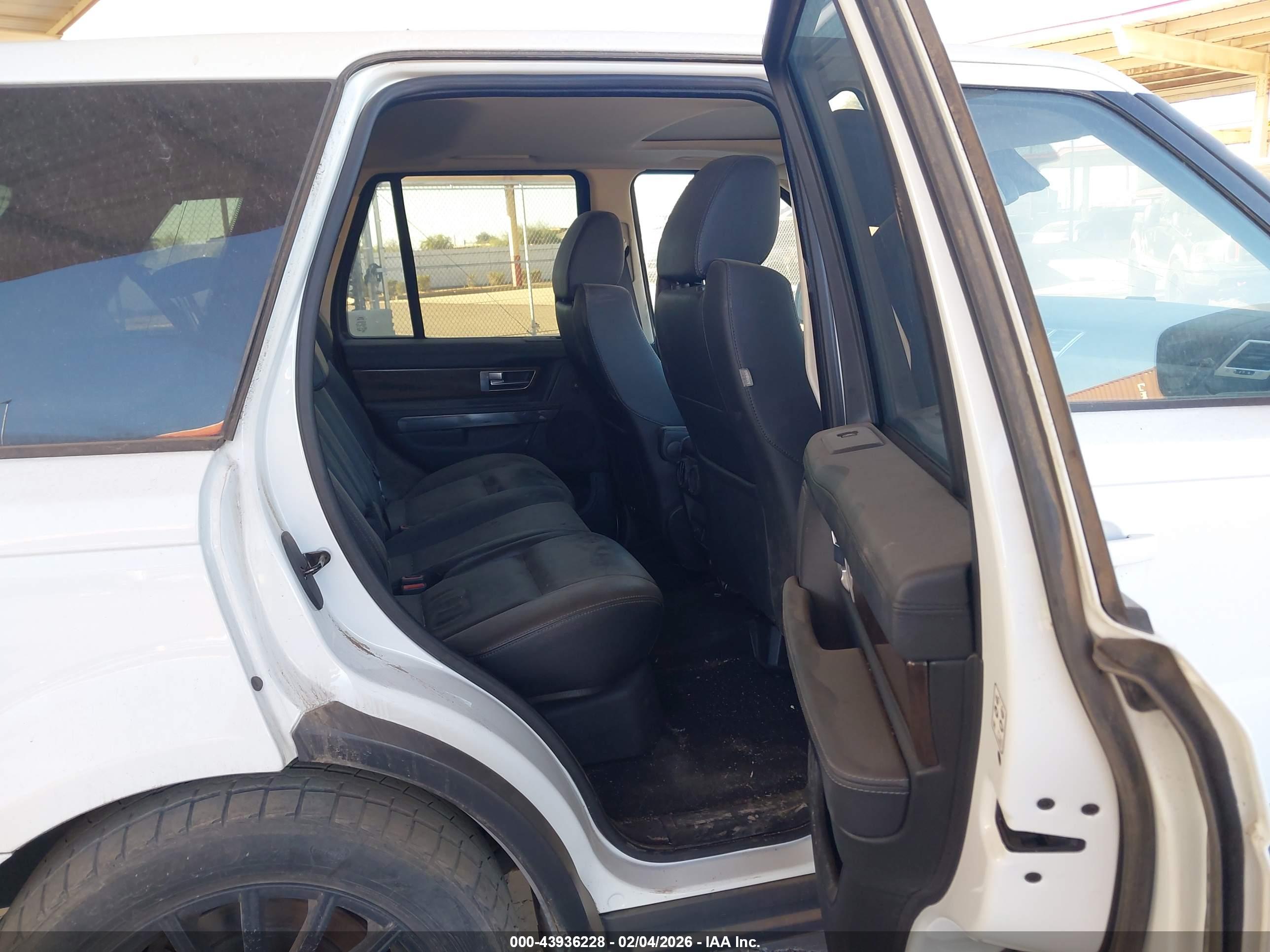 LAND ROVER image 8