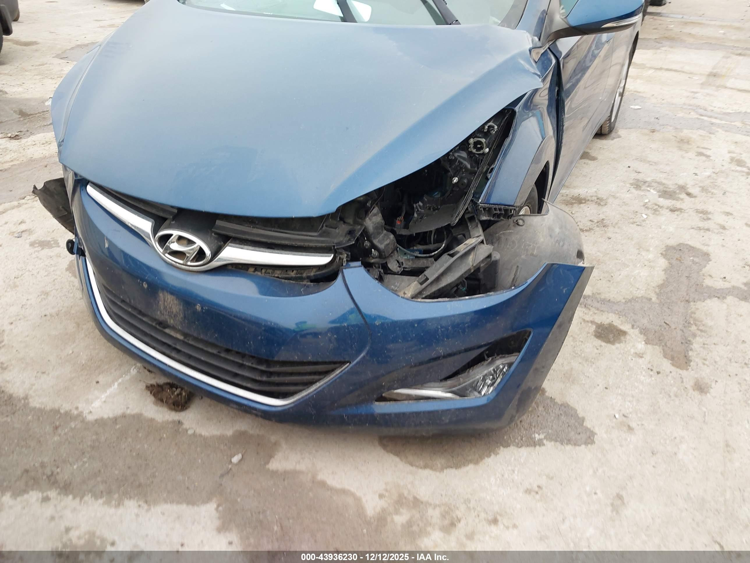 HYUNDAI ELANTRA image 6