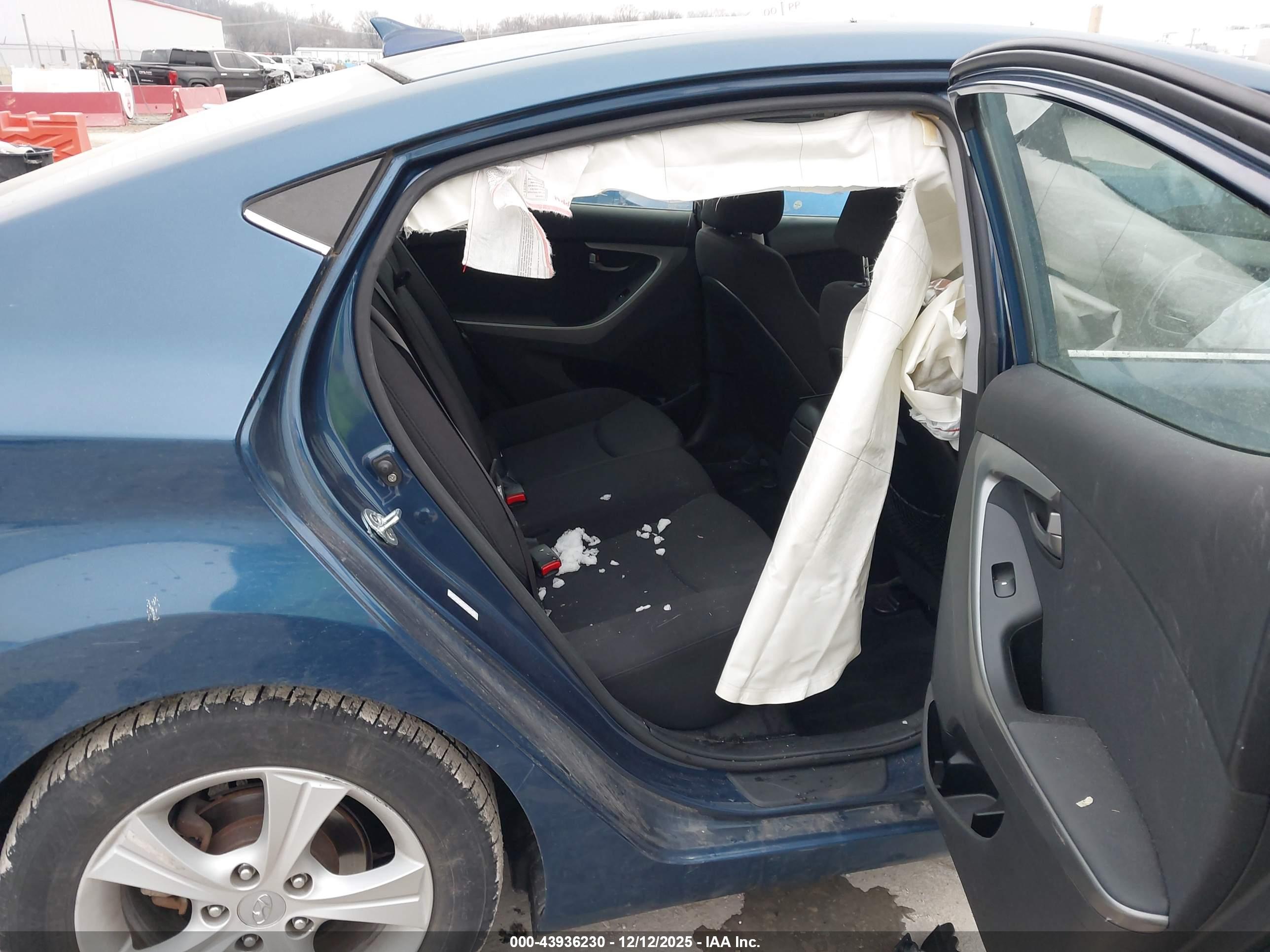 HYUNDAI ELANTRA image 8