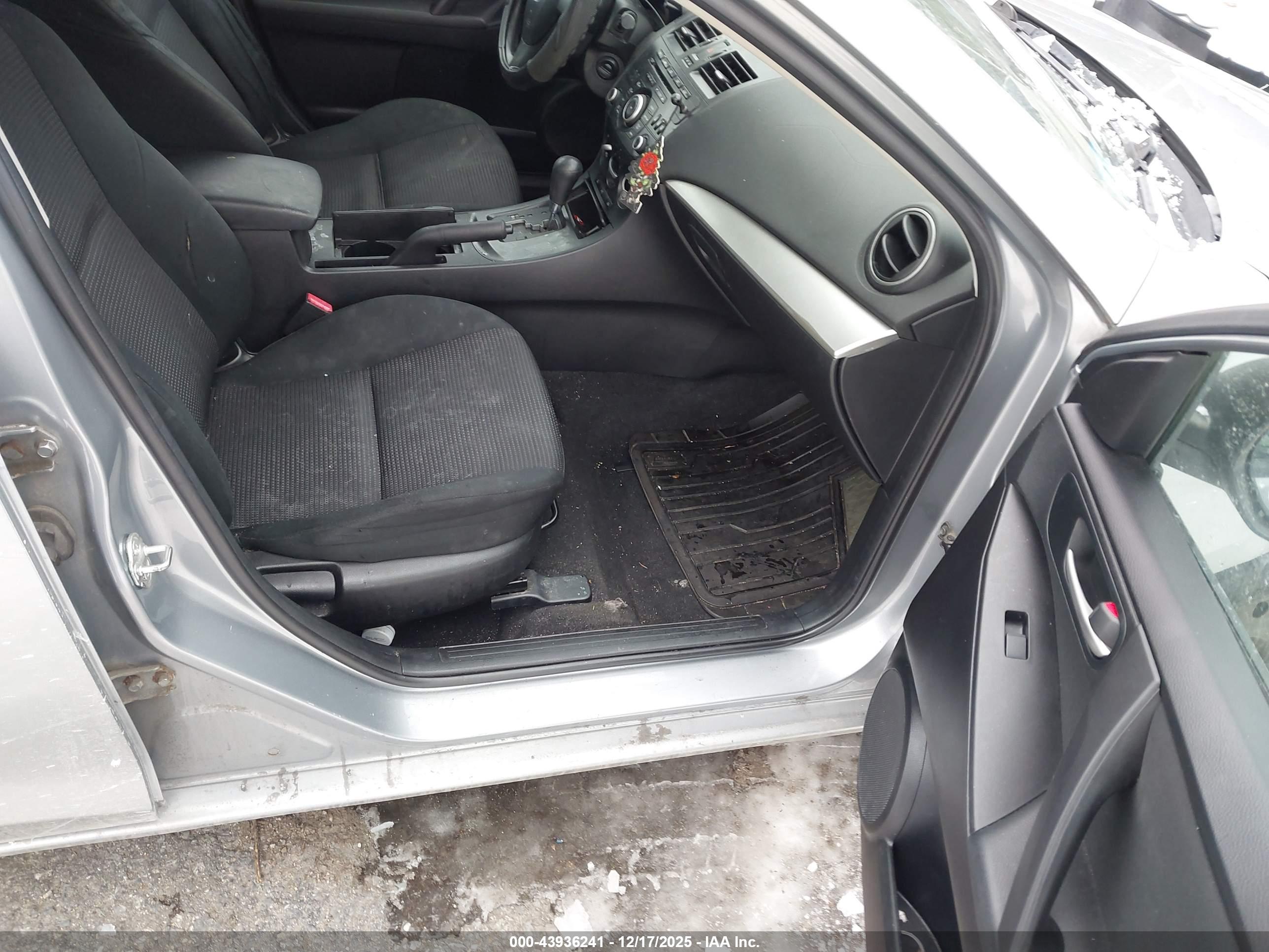 MAZDA MAZDA3 image 5