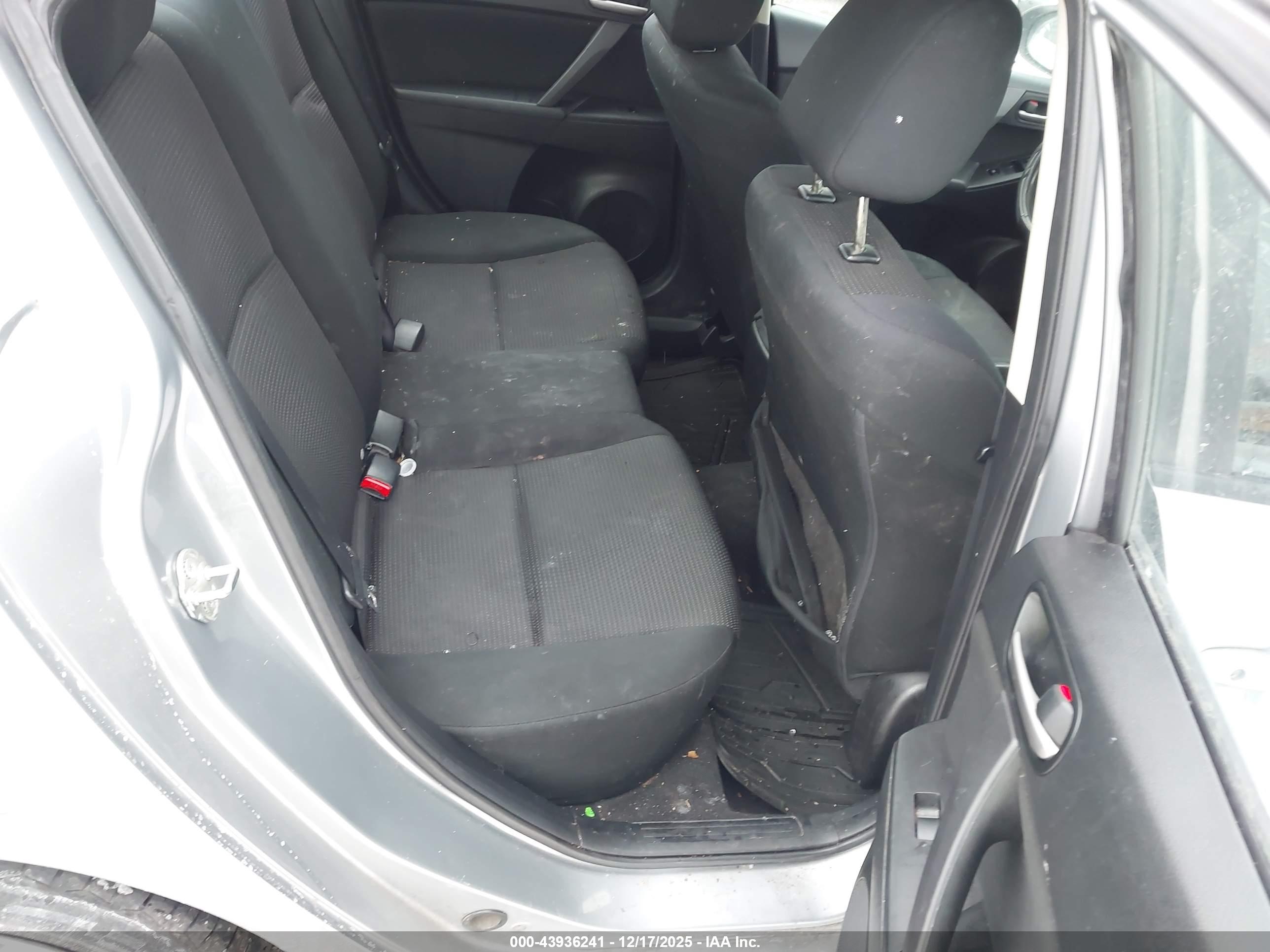 MAZDA MAZDA3 image 8