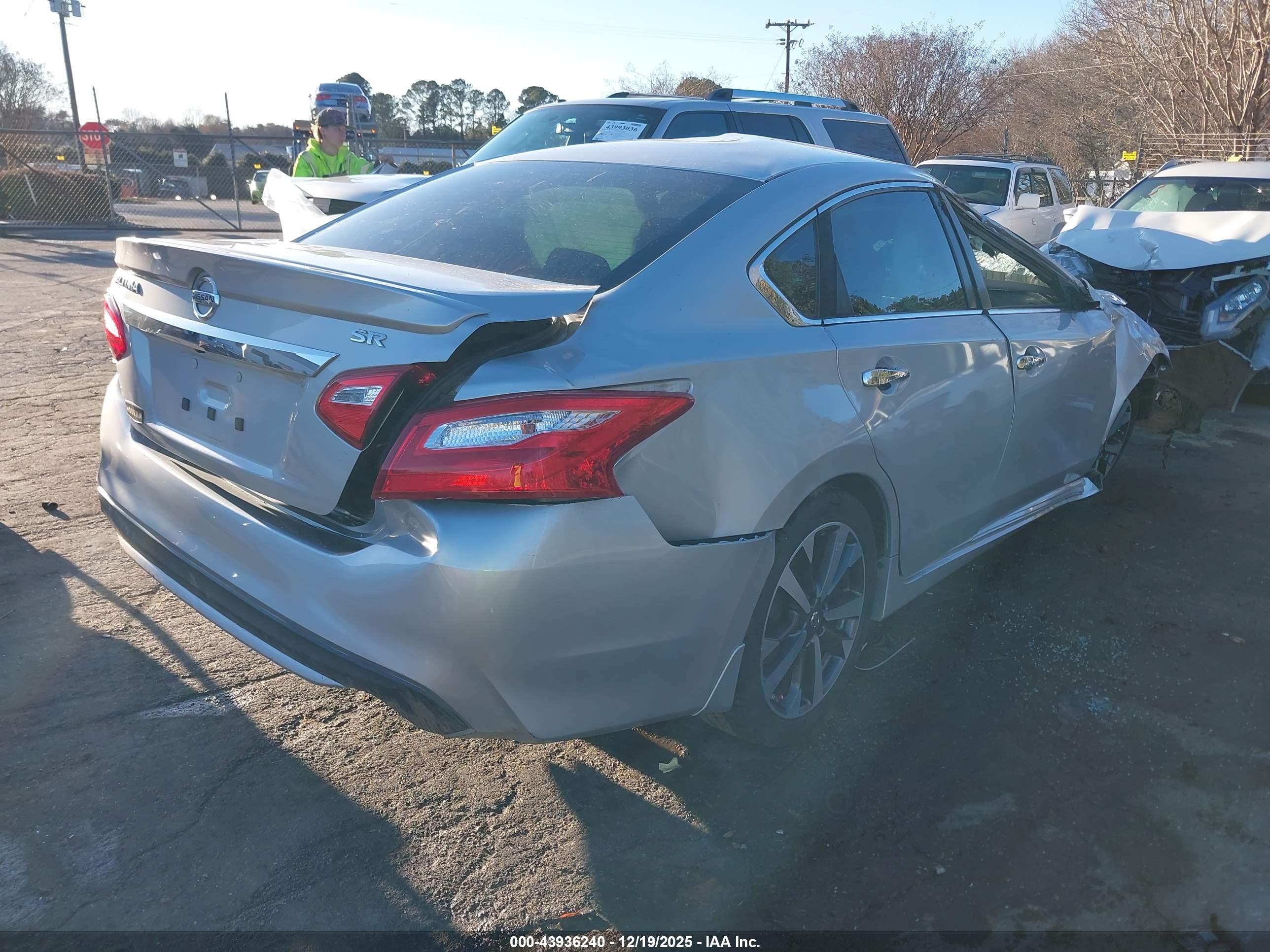 NISSAN ALTIMA image 4