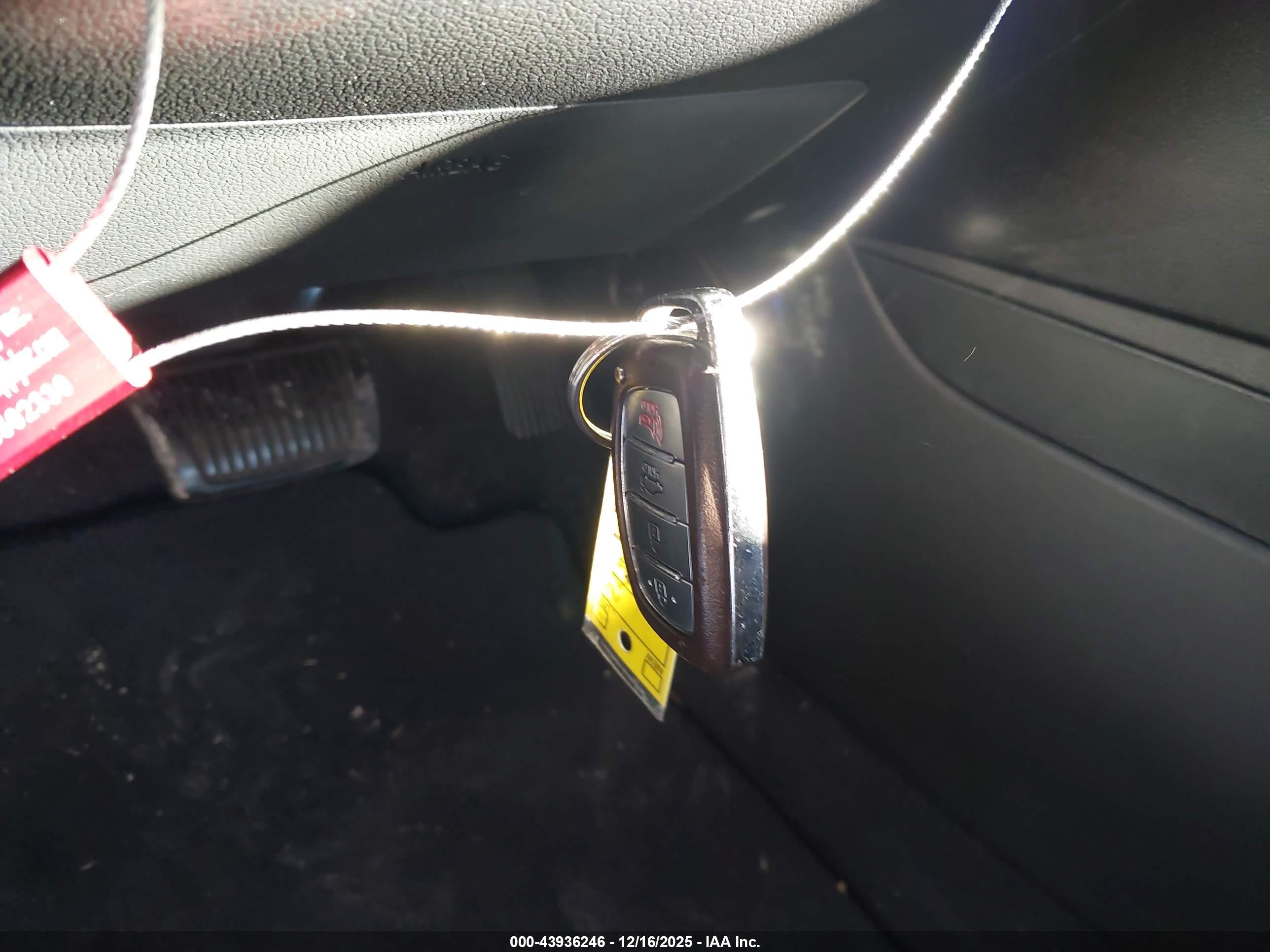 HYUNDAI ELANTRA image 11