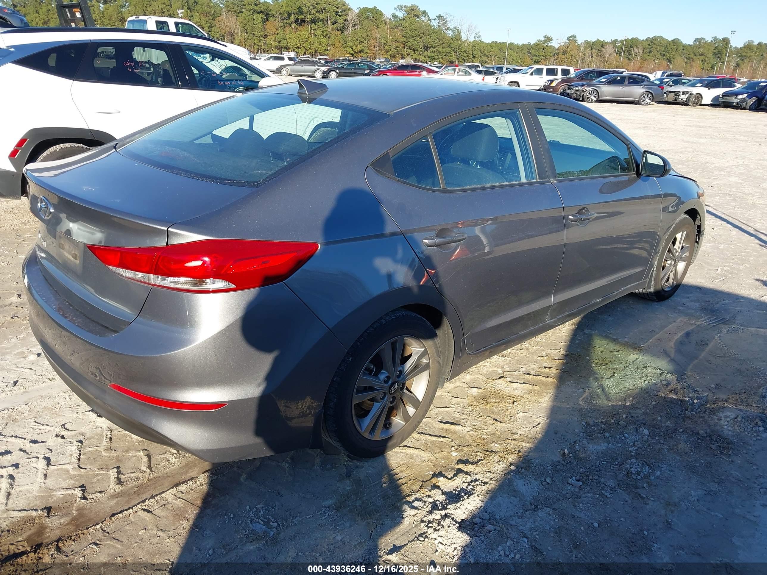 HYUNDAI ELANTRA image 4