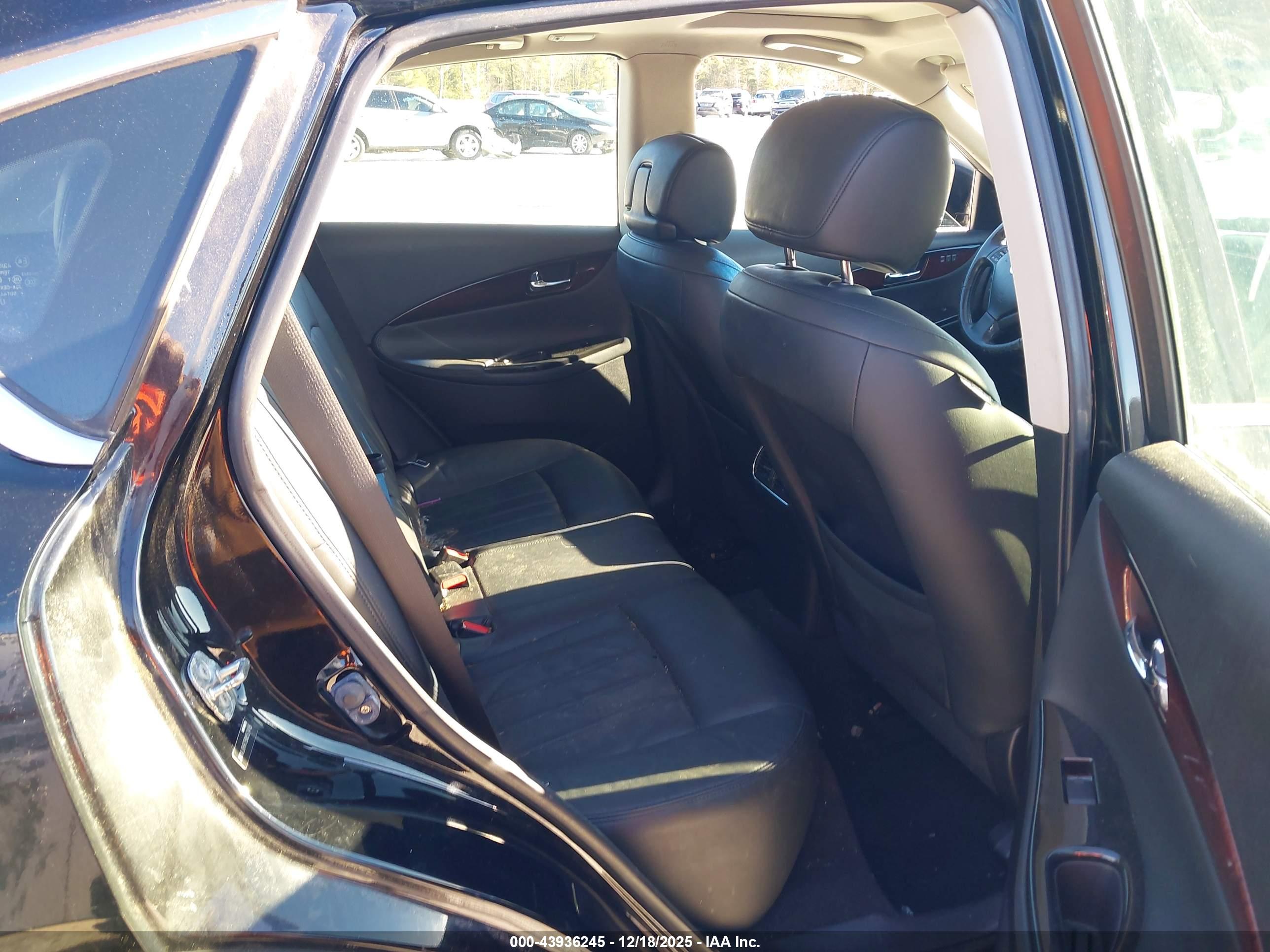 INFINITI EX35 image 8