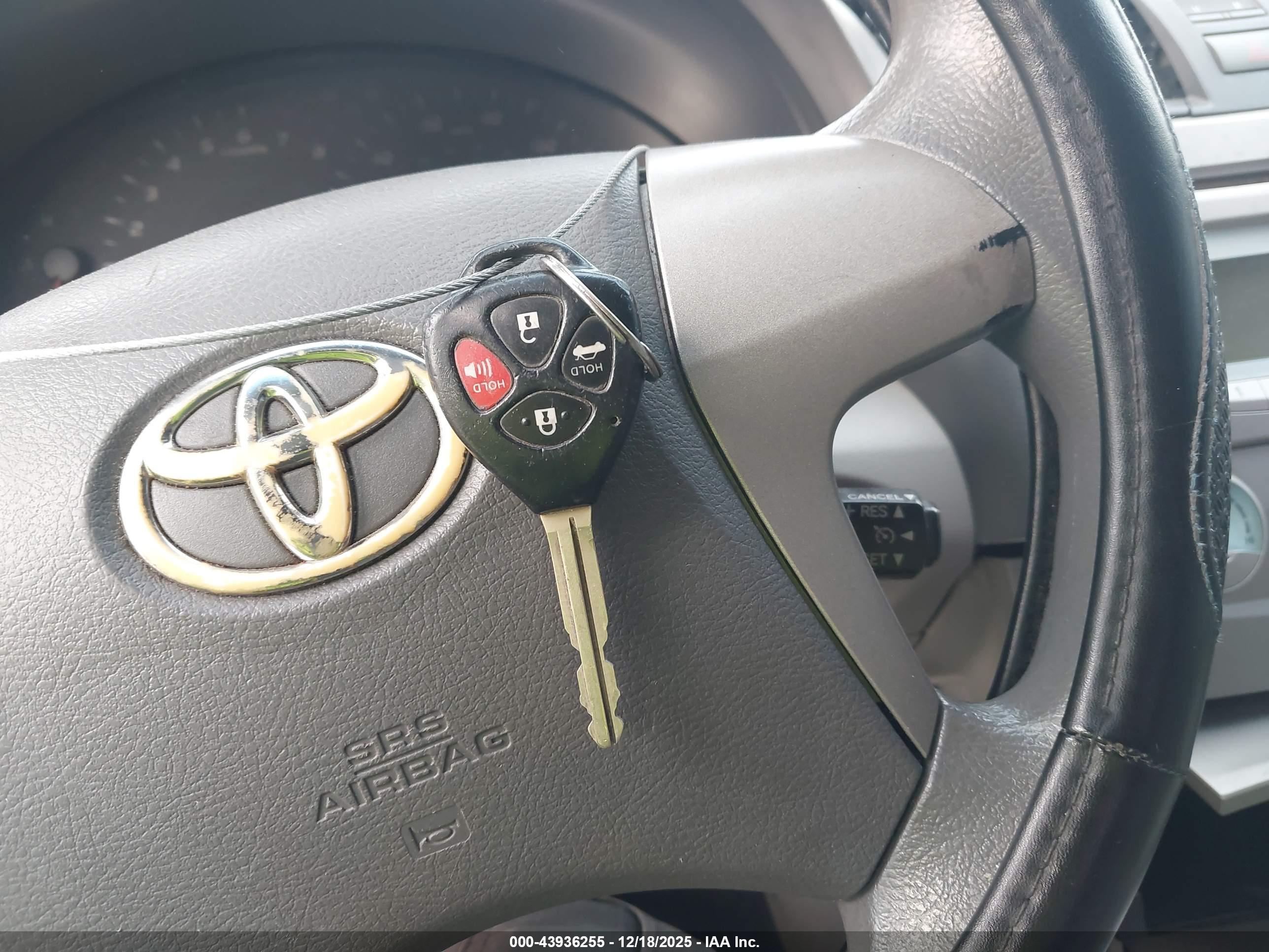 TOYOTA CAMRY image 11