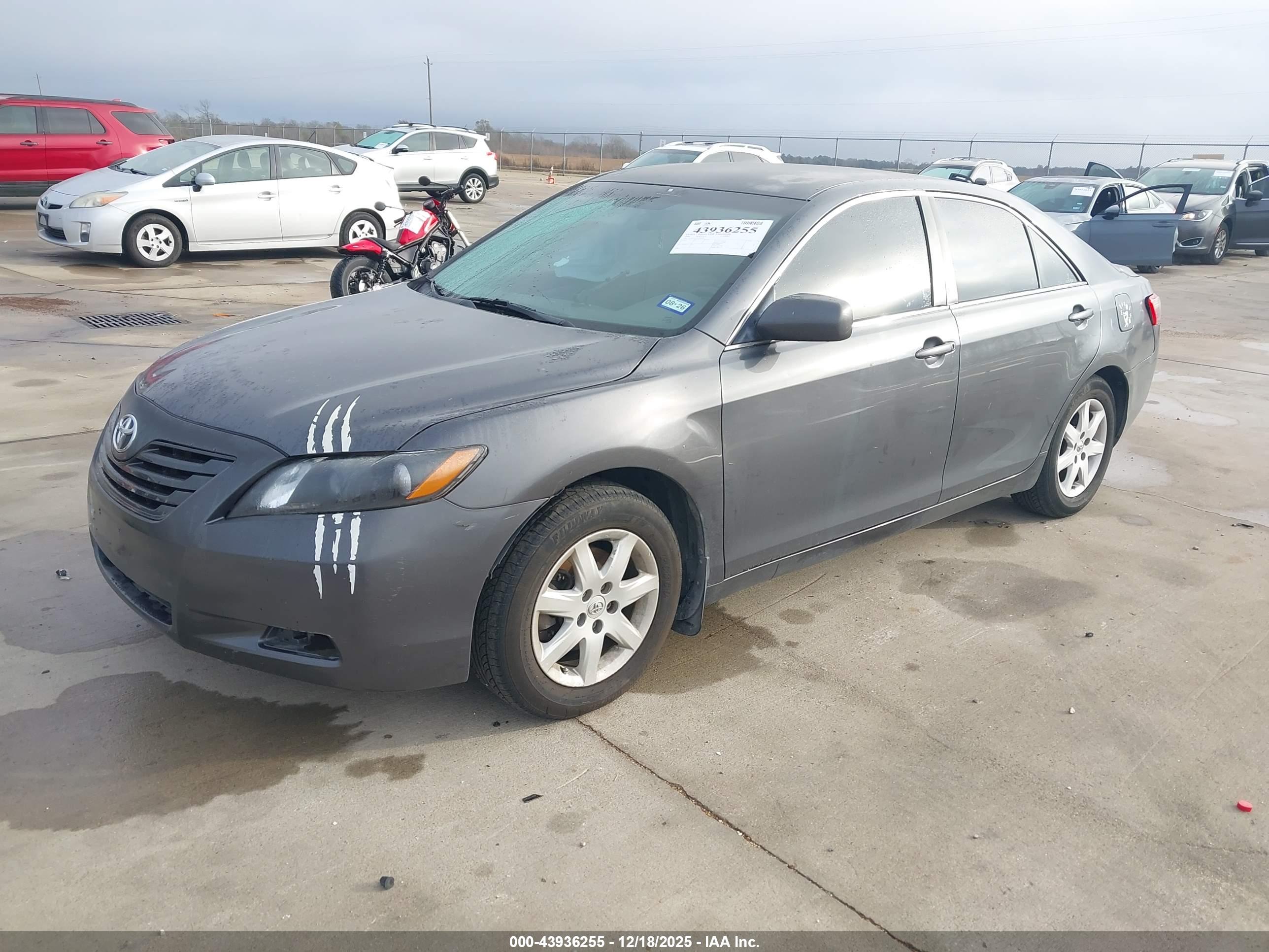 TOYOTA CAMRY image 2