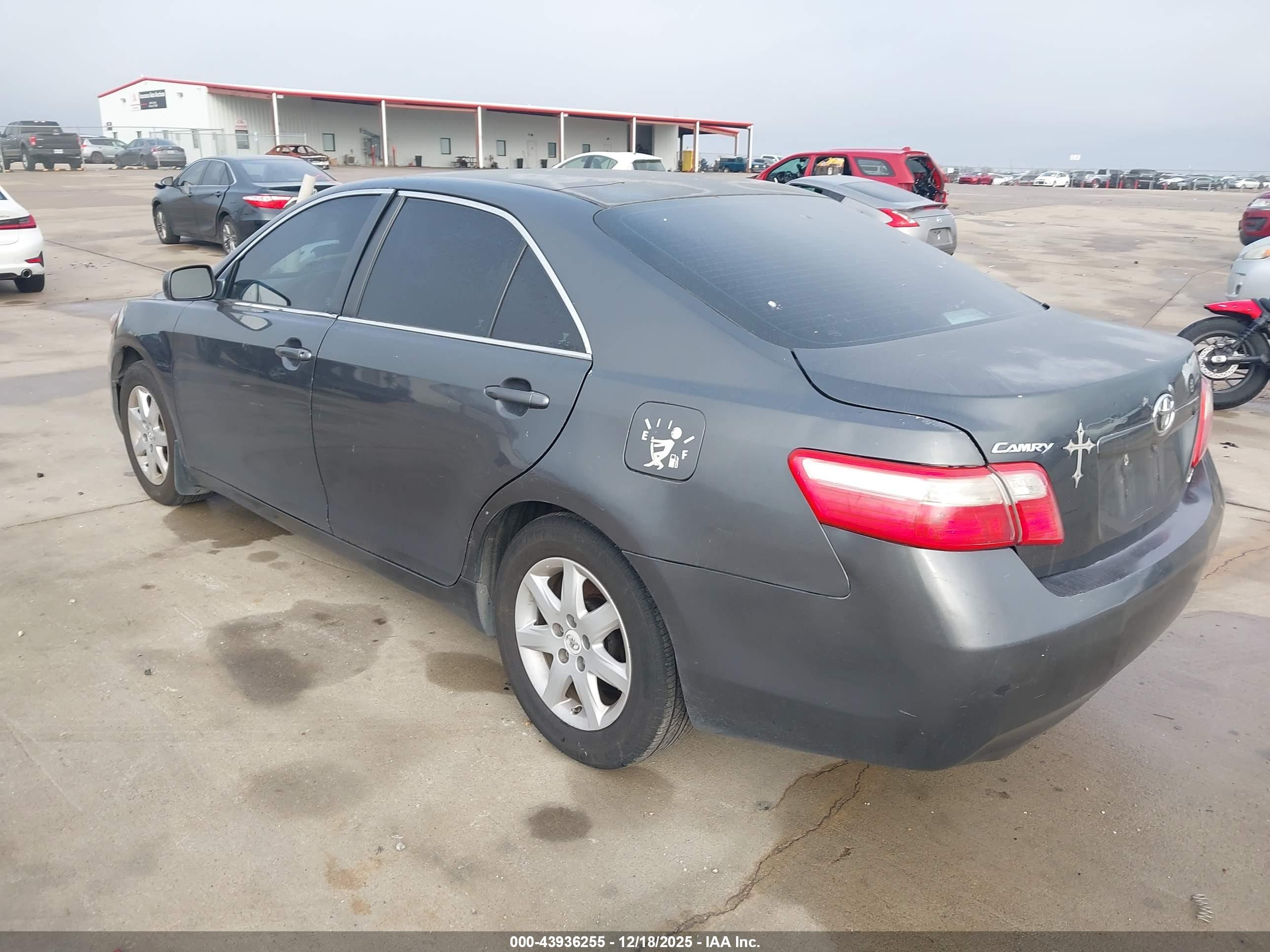 TOYOTA CAMRY image 3