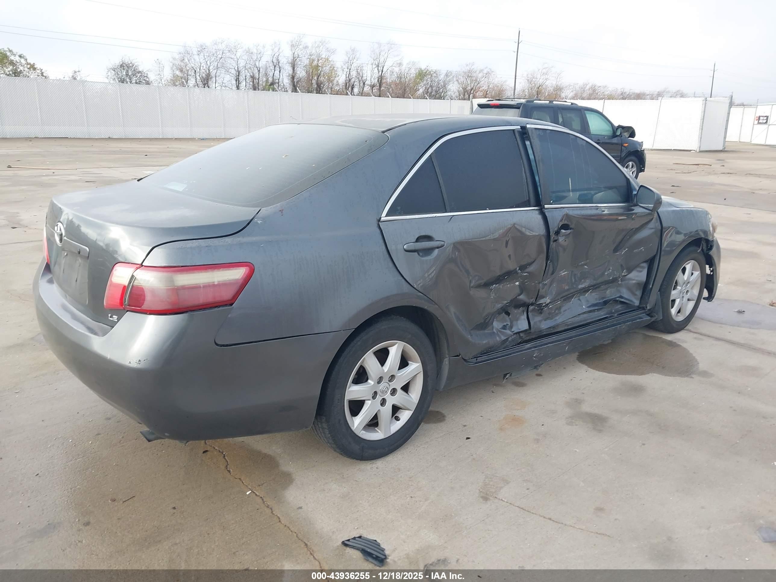 TOYOTA CAMRY image 4