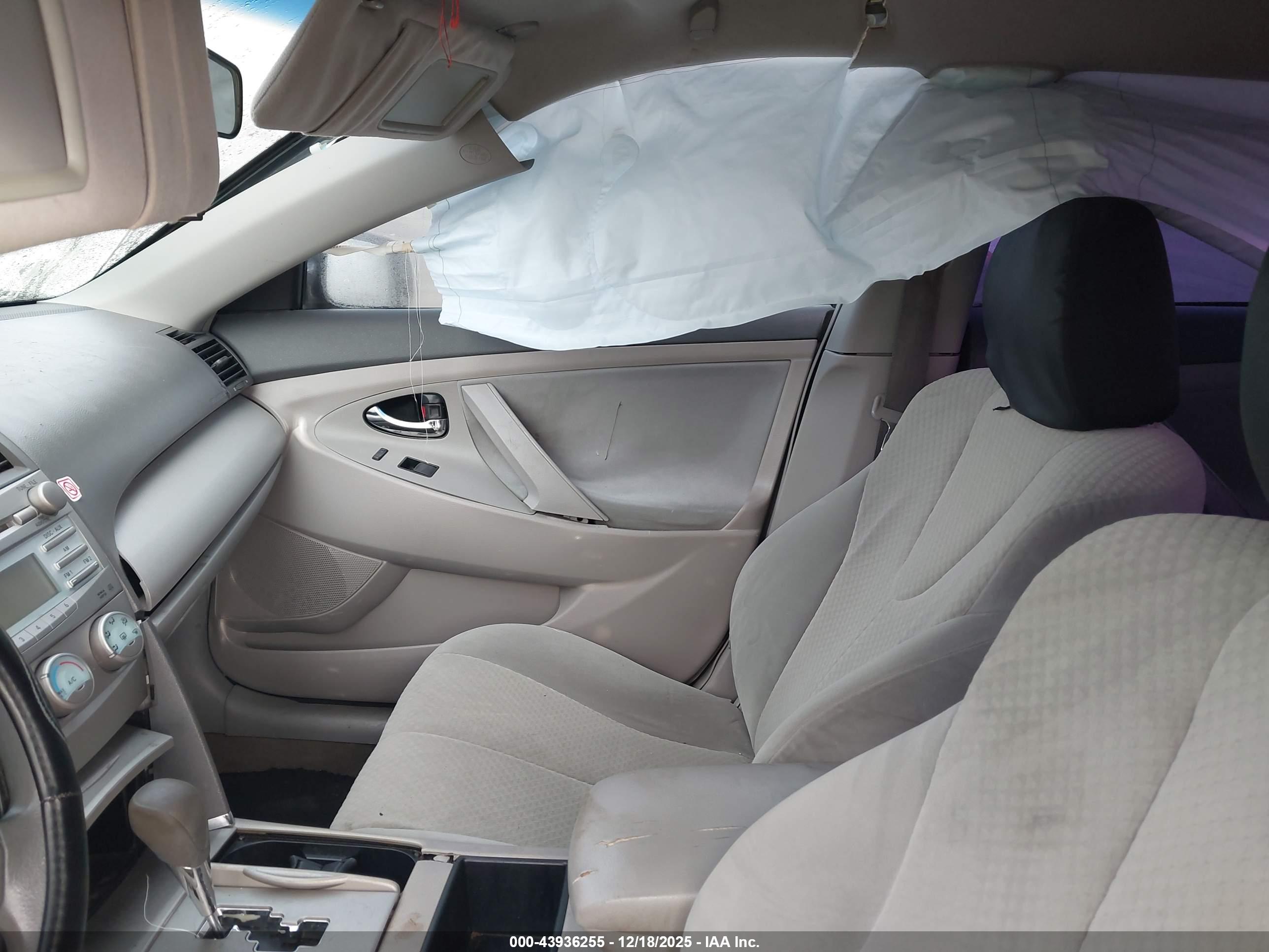 TOYOTA CAMRY image 5