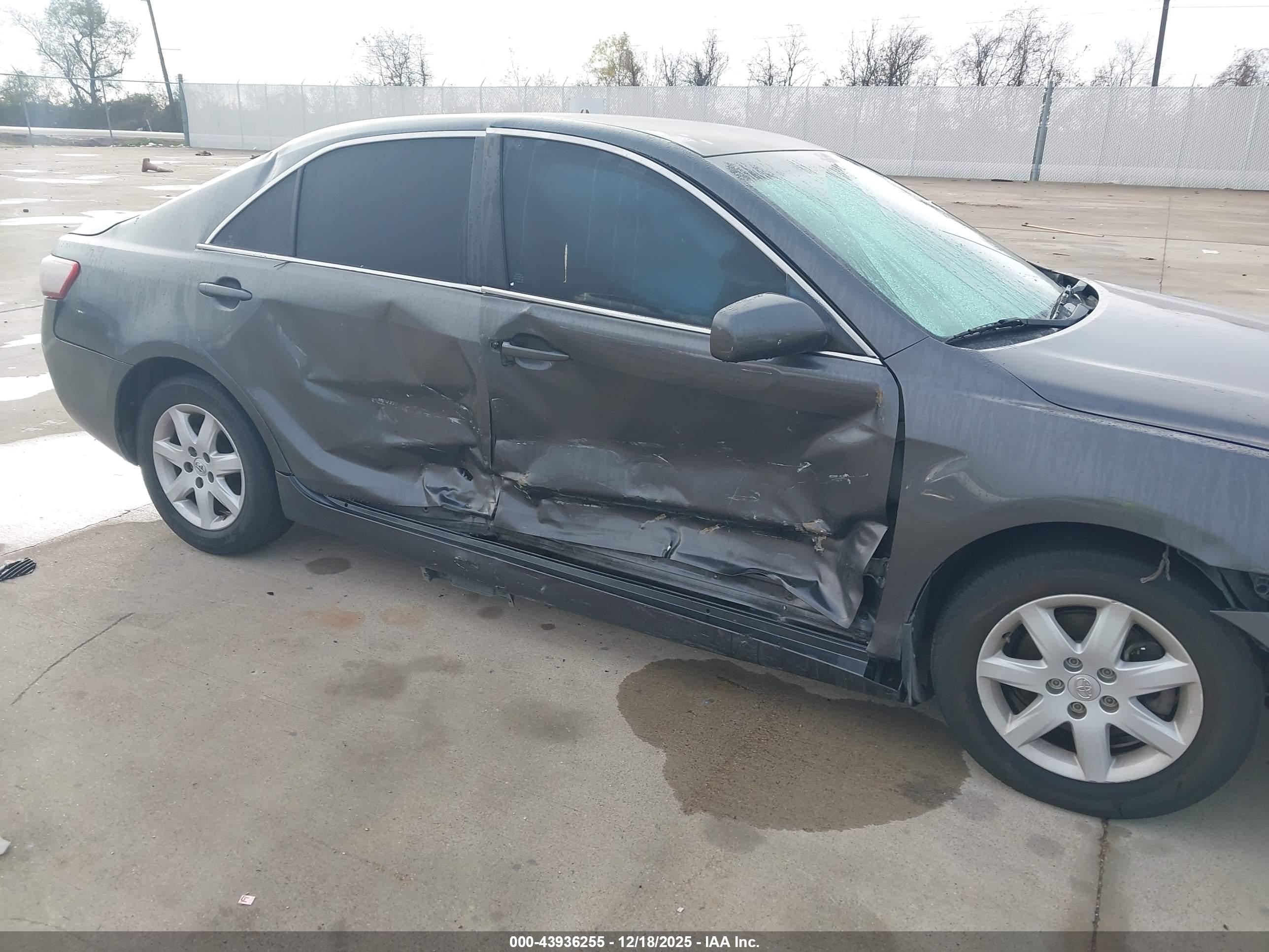 TOYOTA CAMRY image 6