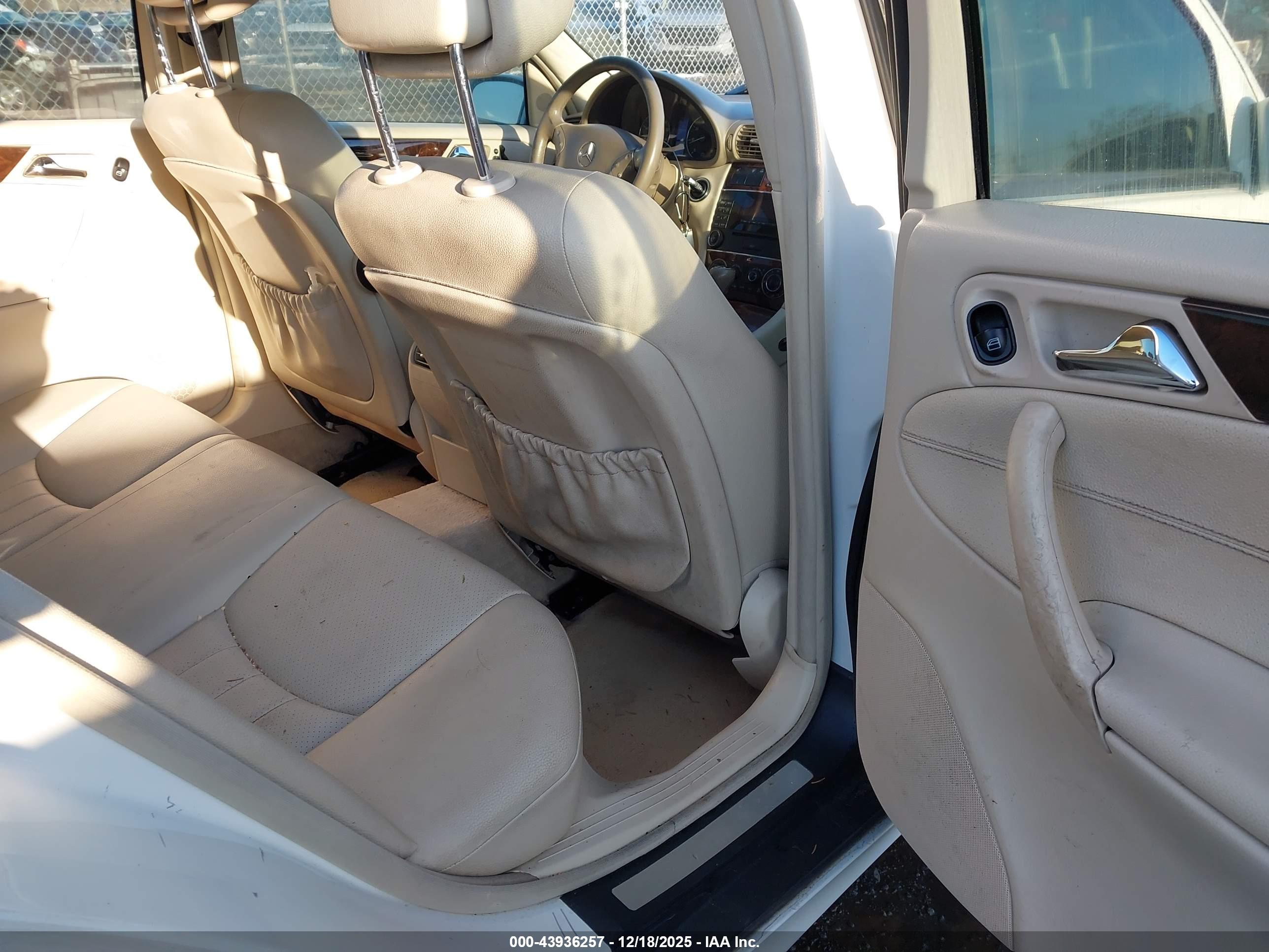 MERCEDES-BENZ C image 8