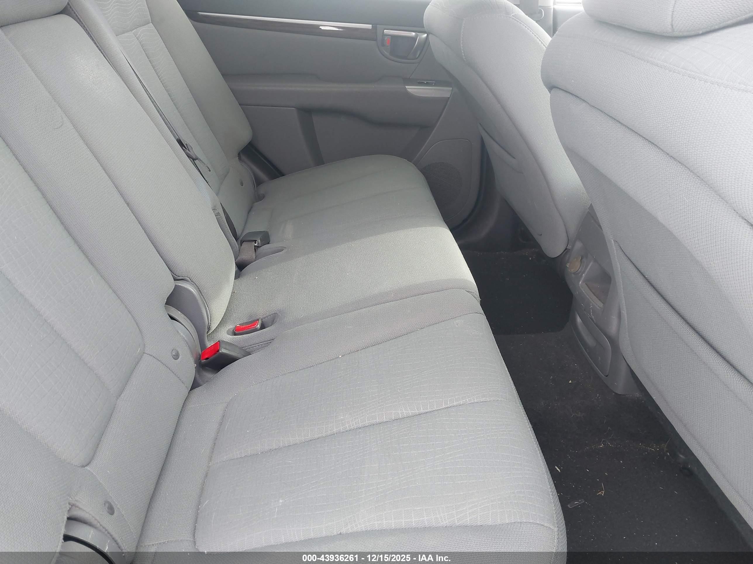 HYUNDAI SANTA image 8