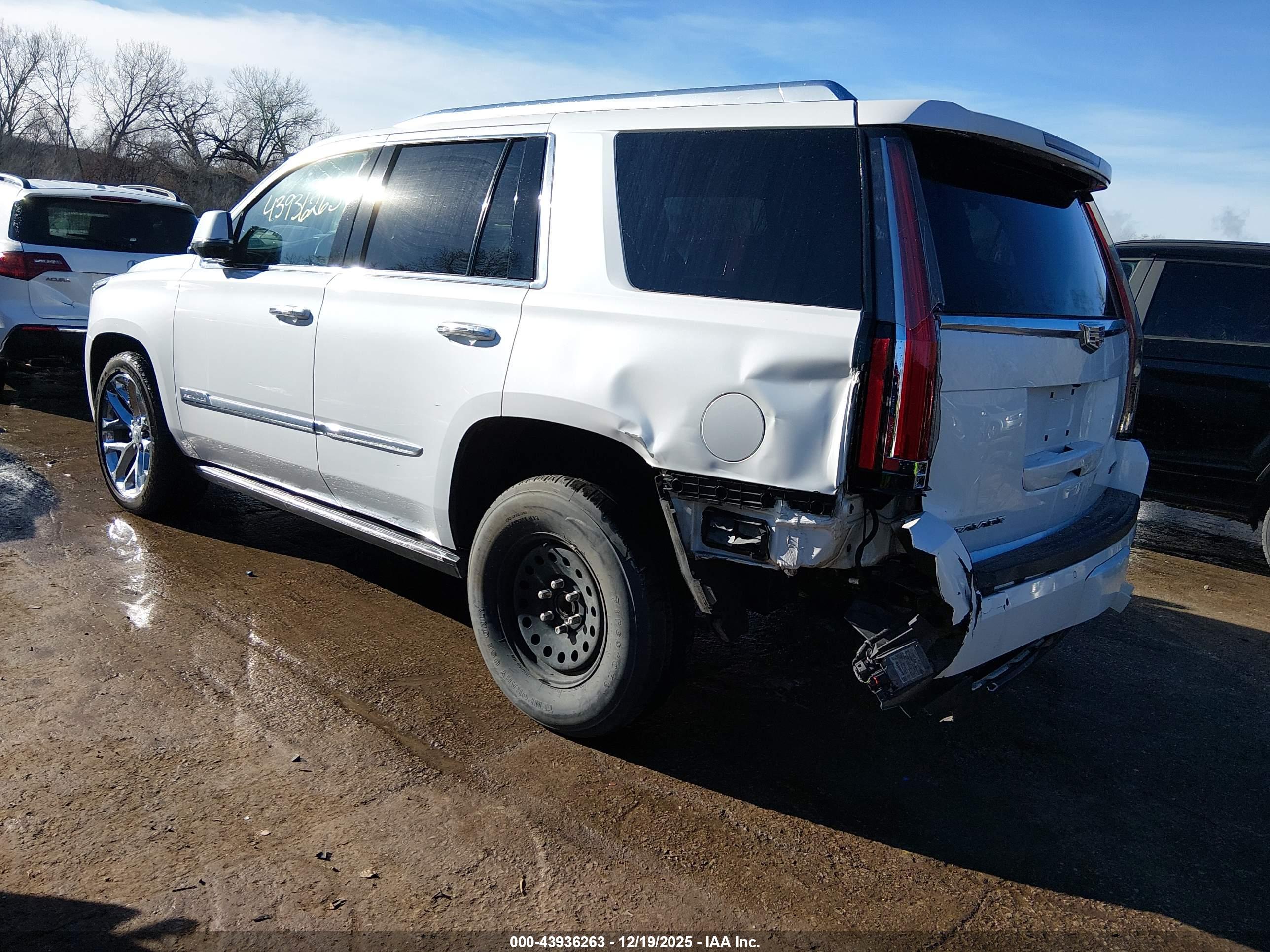 CADILLAC ESCALADE image 3