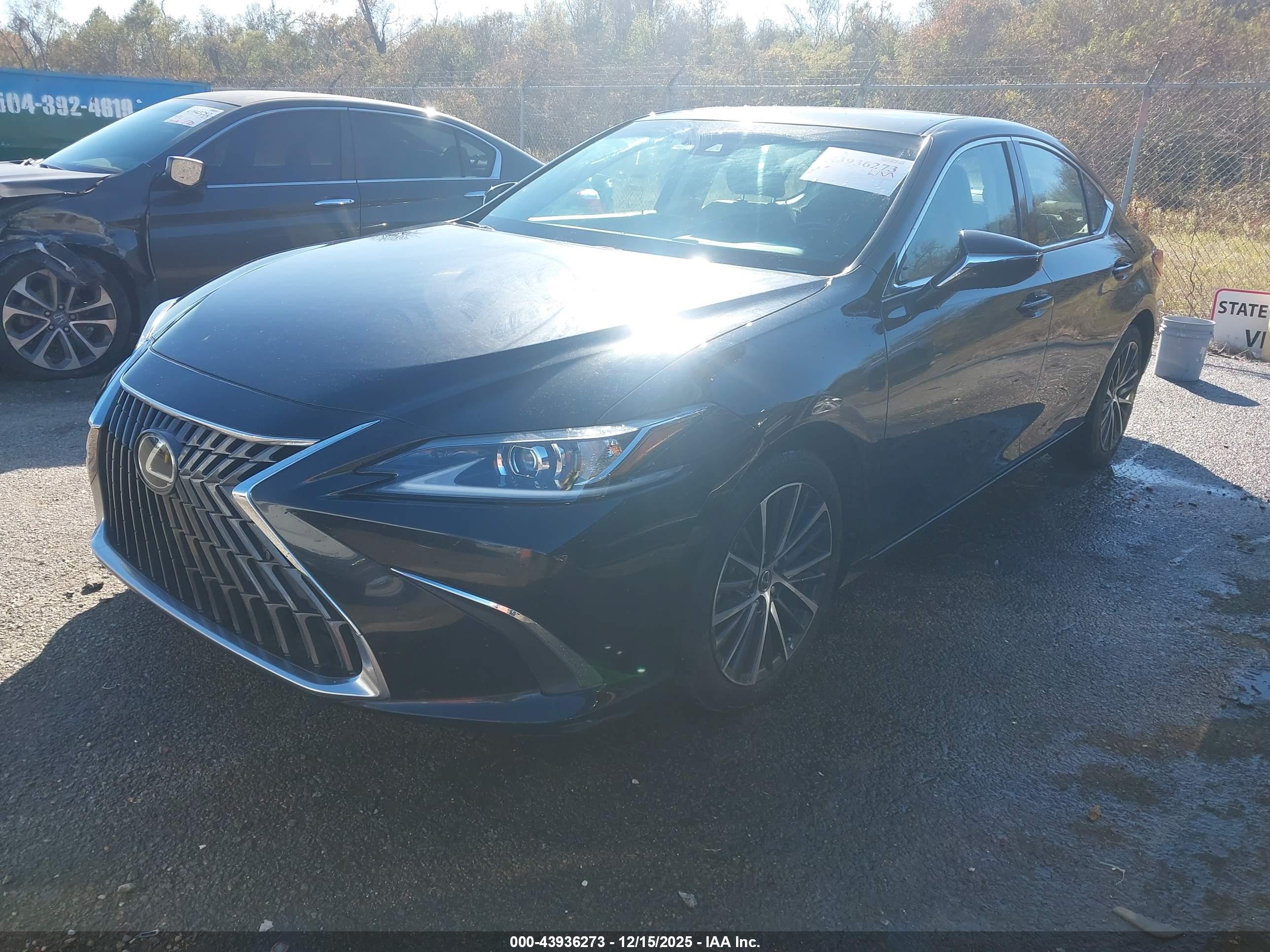 LEXUS ES image 2