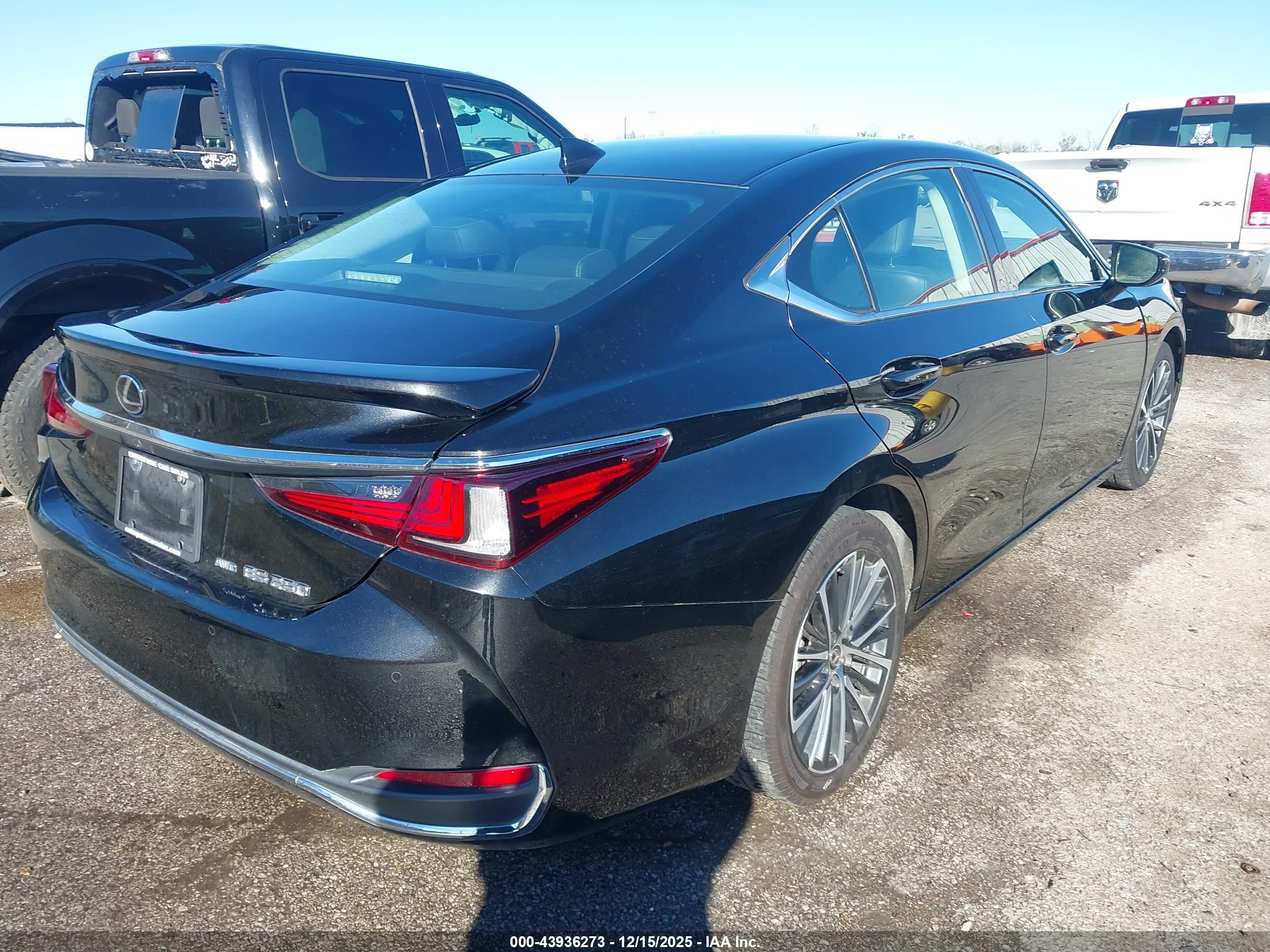 LEXUS ES image 4