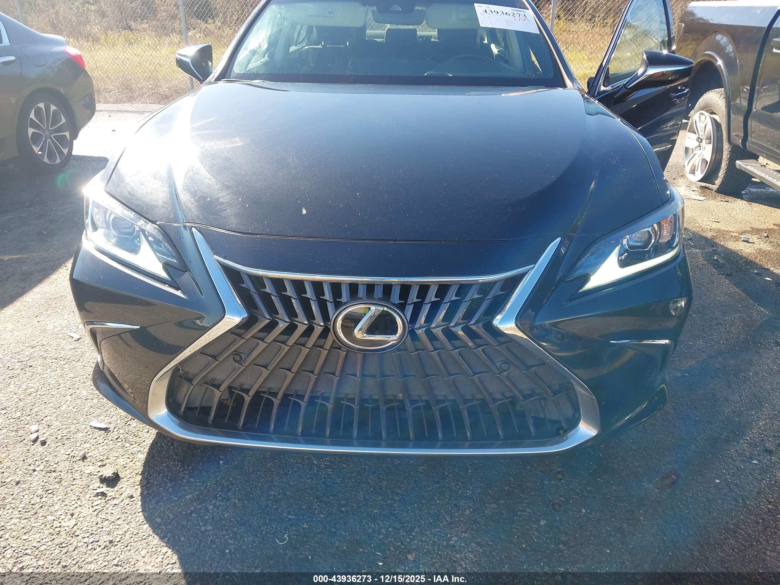 LEXUS ES image 6