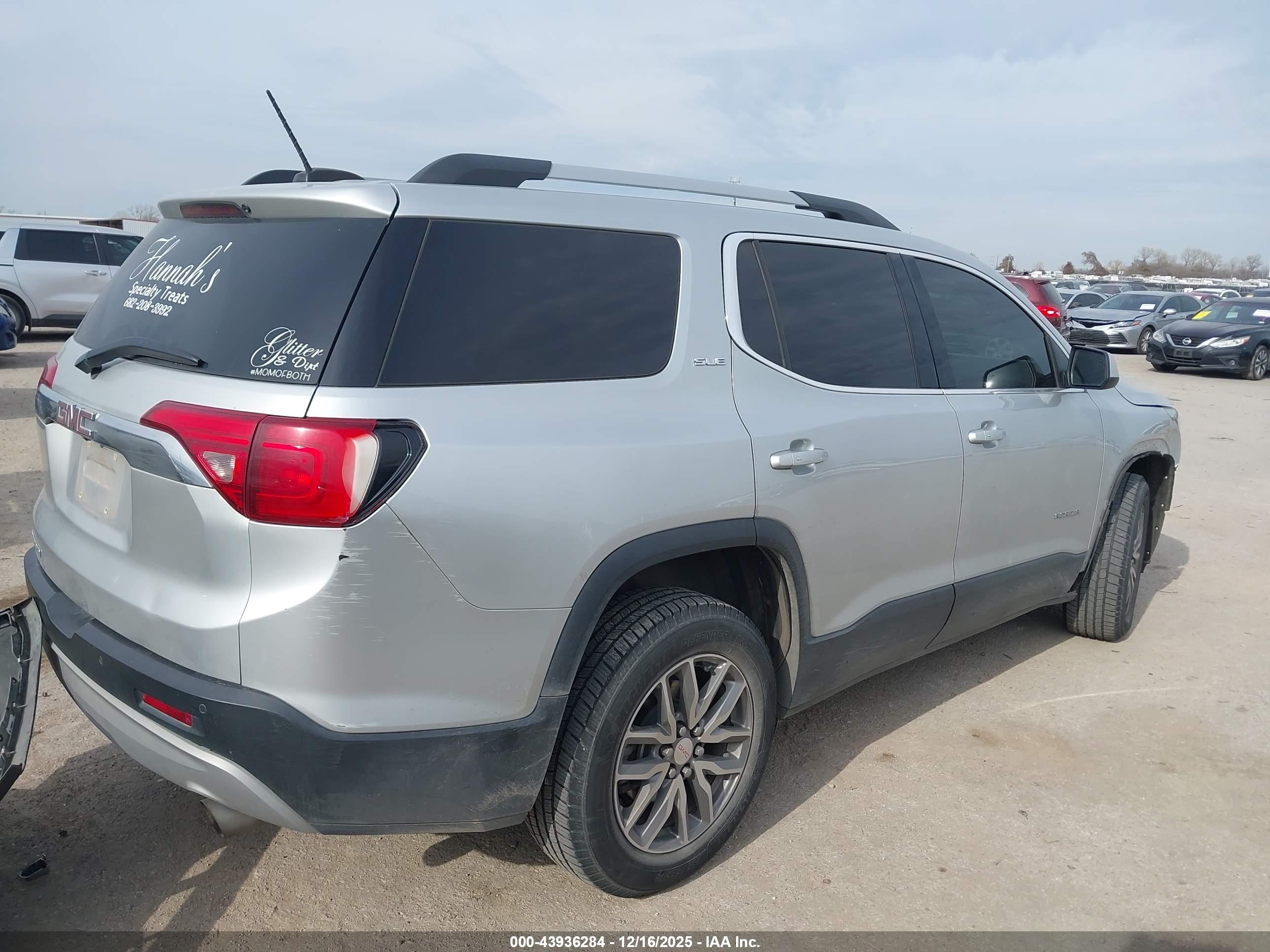 GMC ACADIA image 4