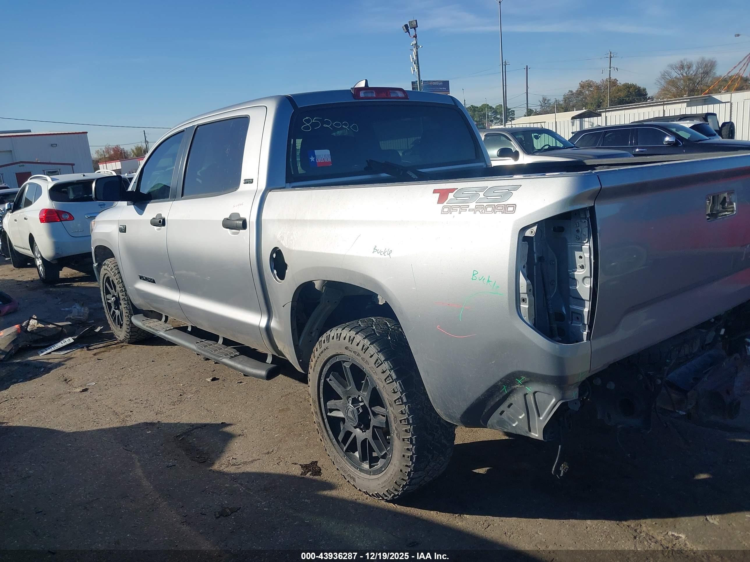 TOYOTA TUNDRA image 3