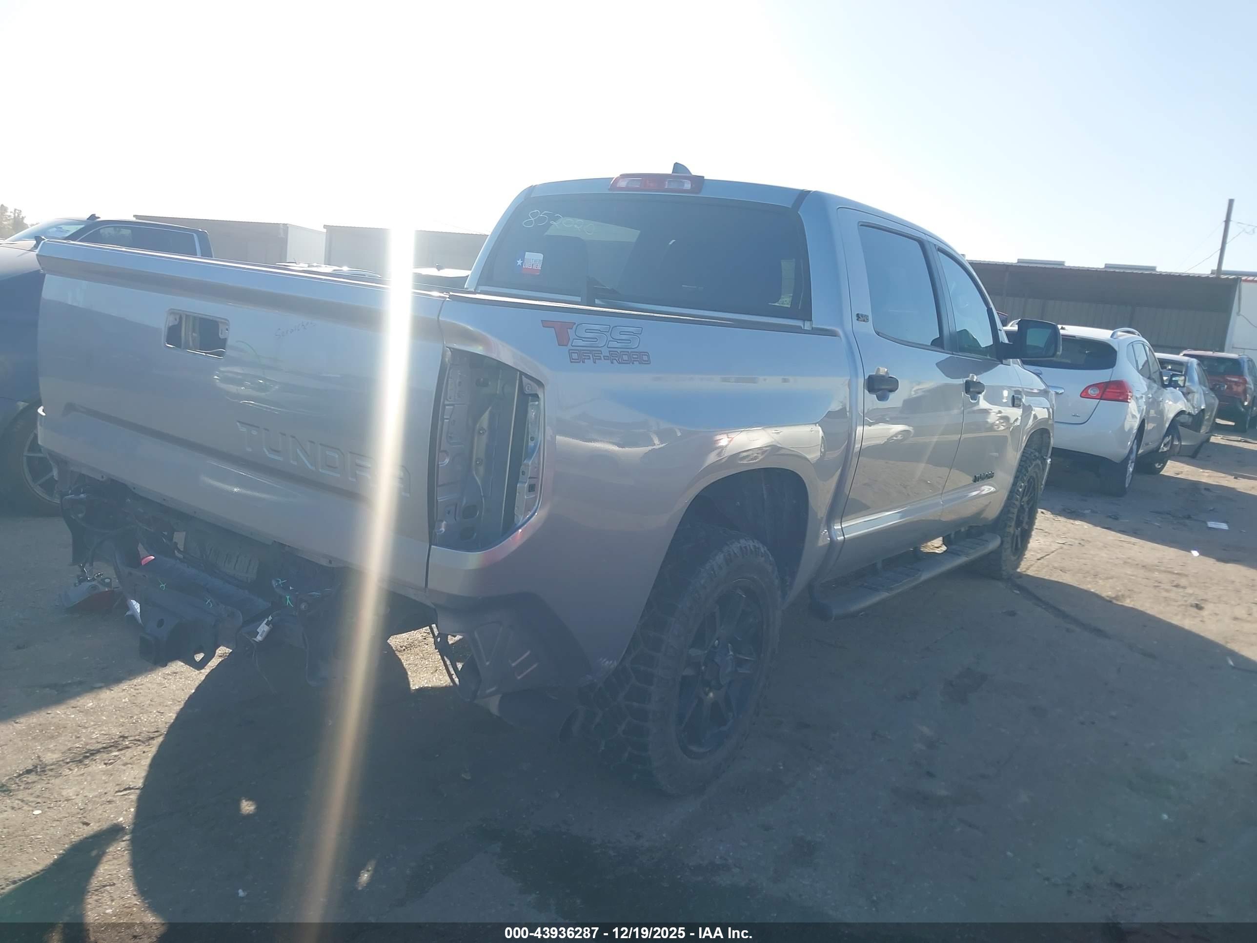 TOYOTA TUNDRA image 4