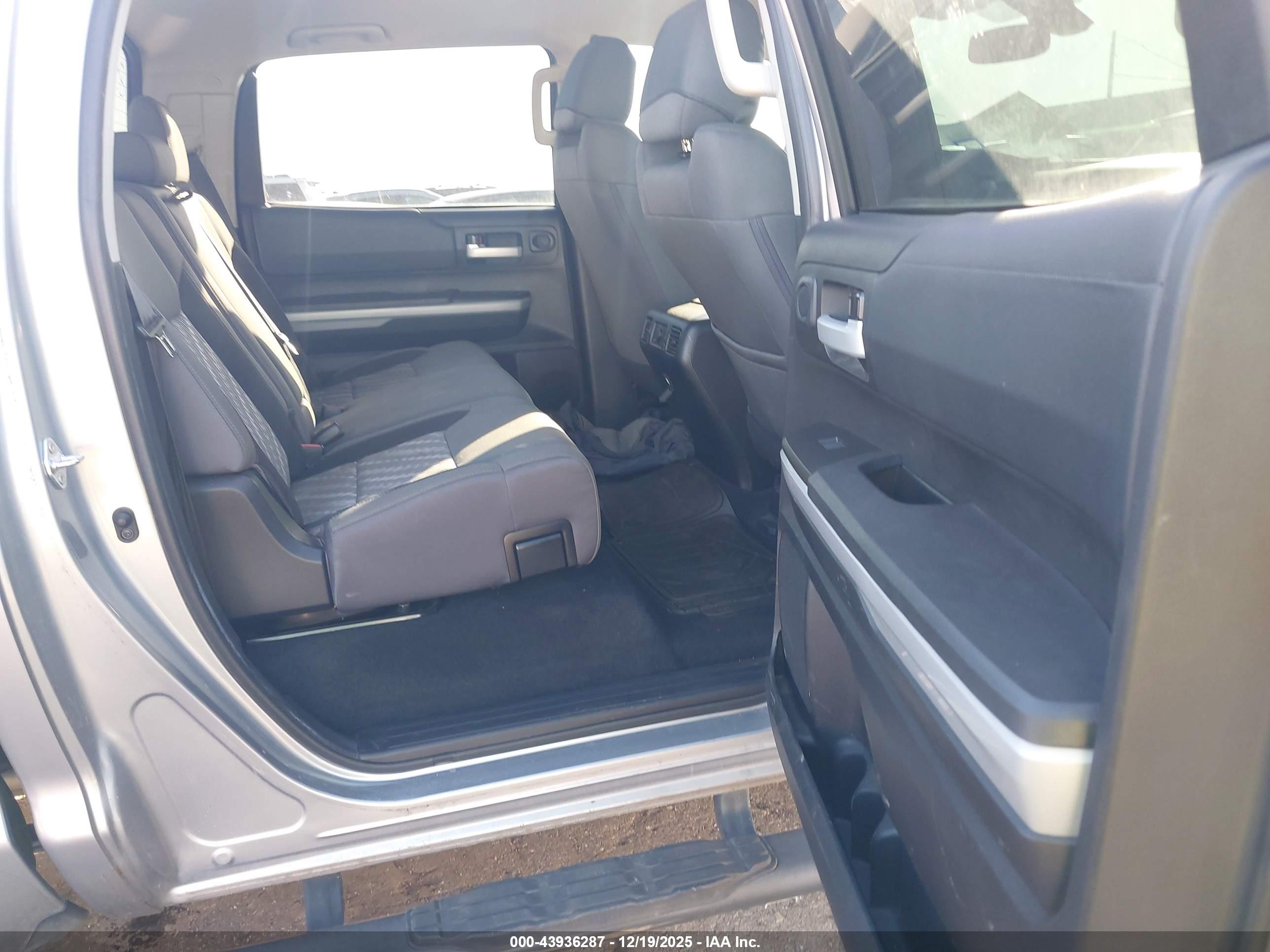 TOYOTA TUNDRA image 8