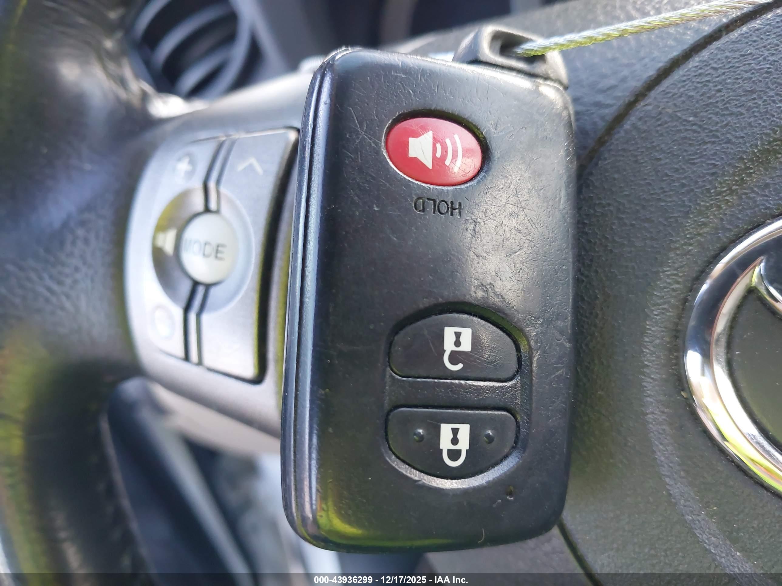 TOYOTA RAV4 image 11
