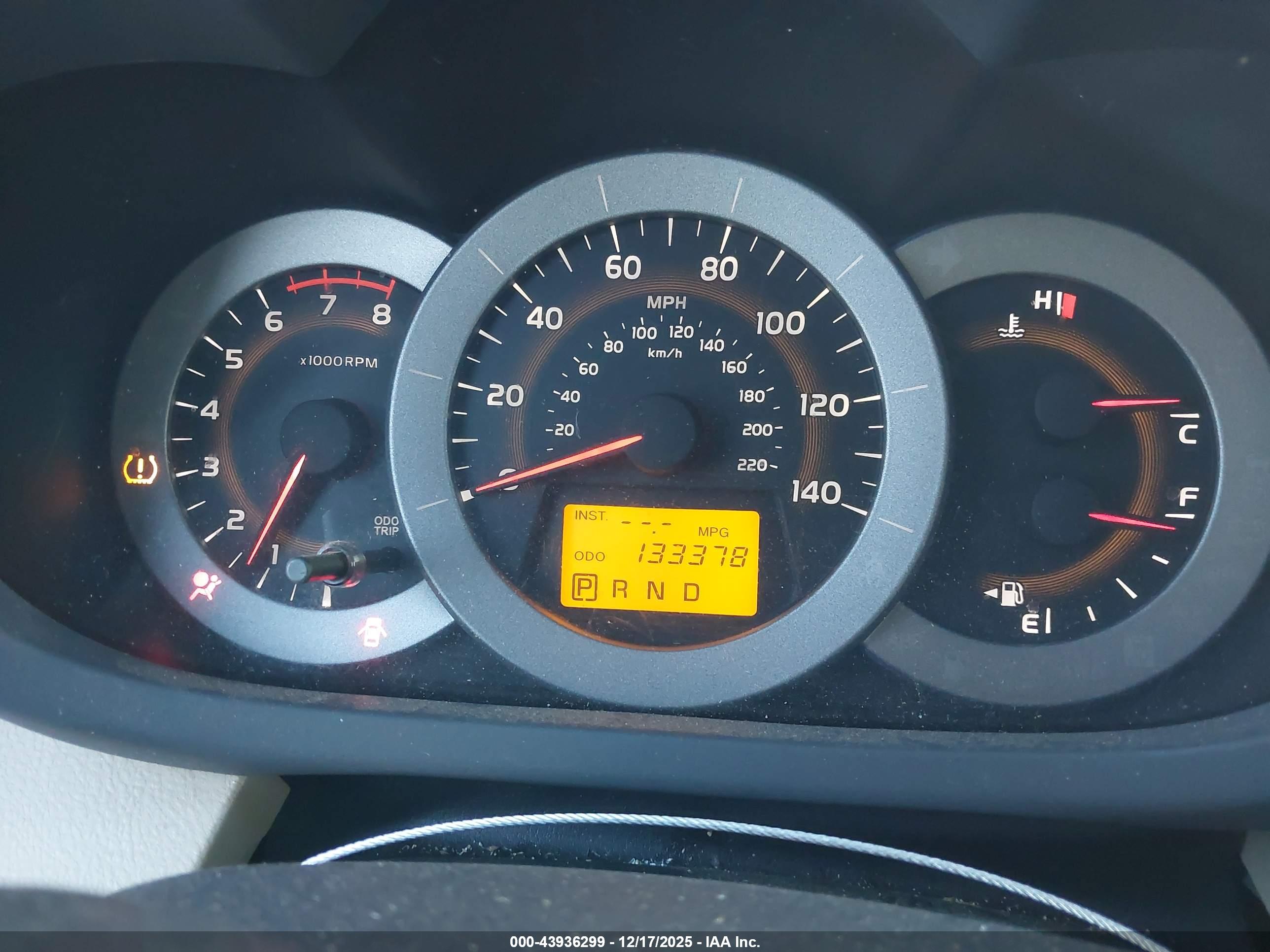 TOYOTA RAV4 image 7