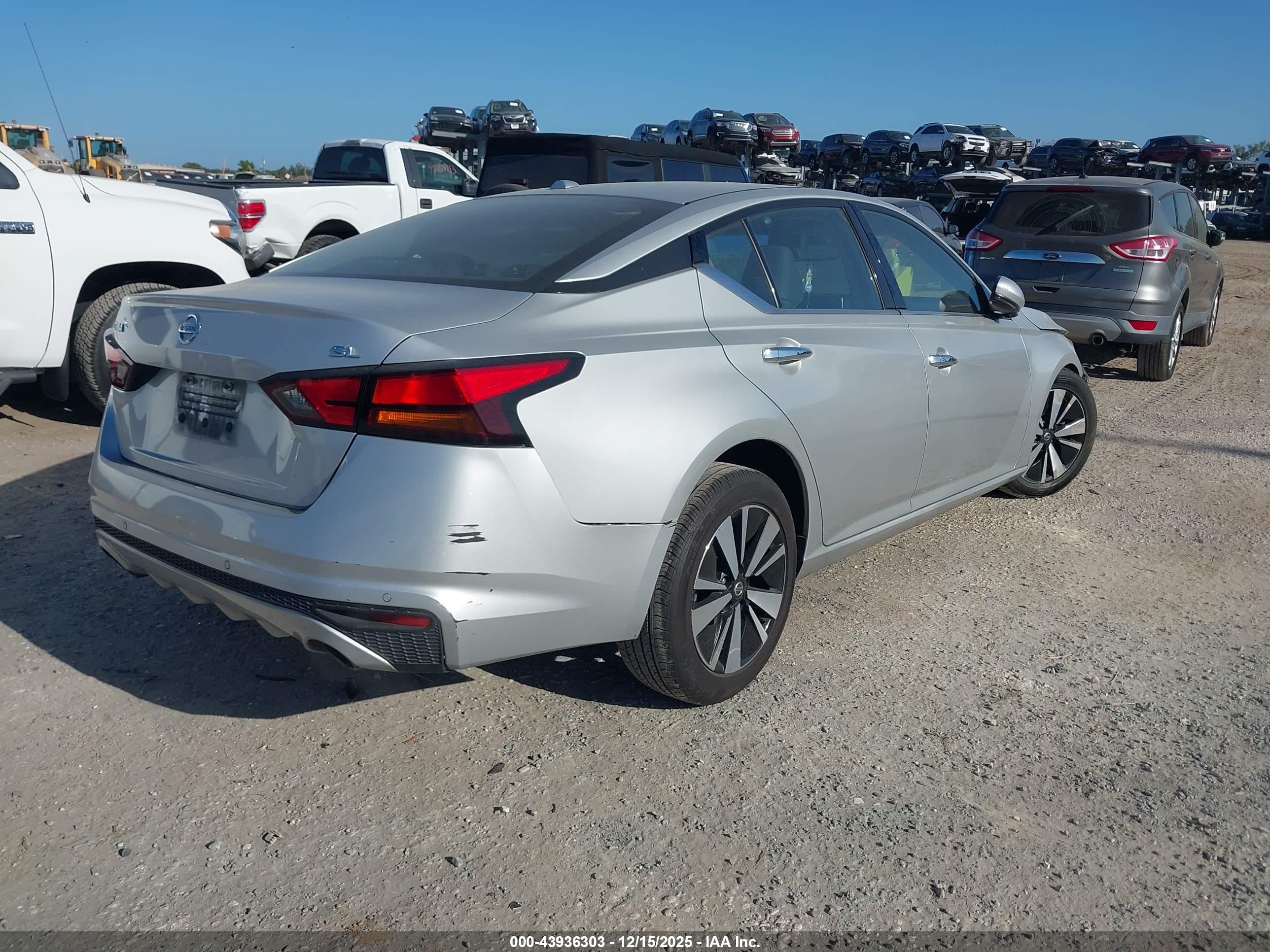 NISSAN ALTIMA image 4