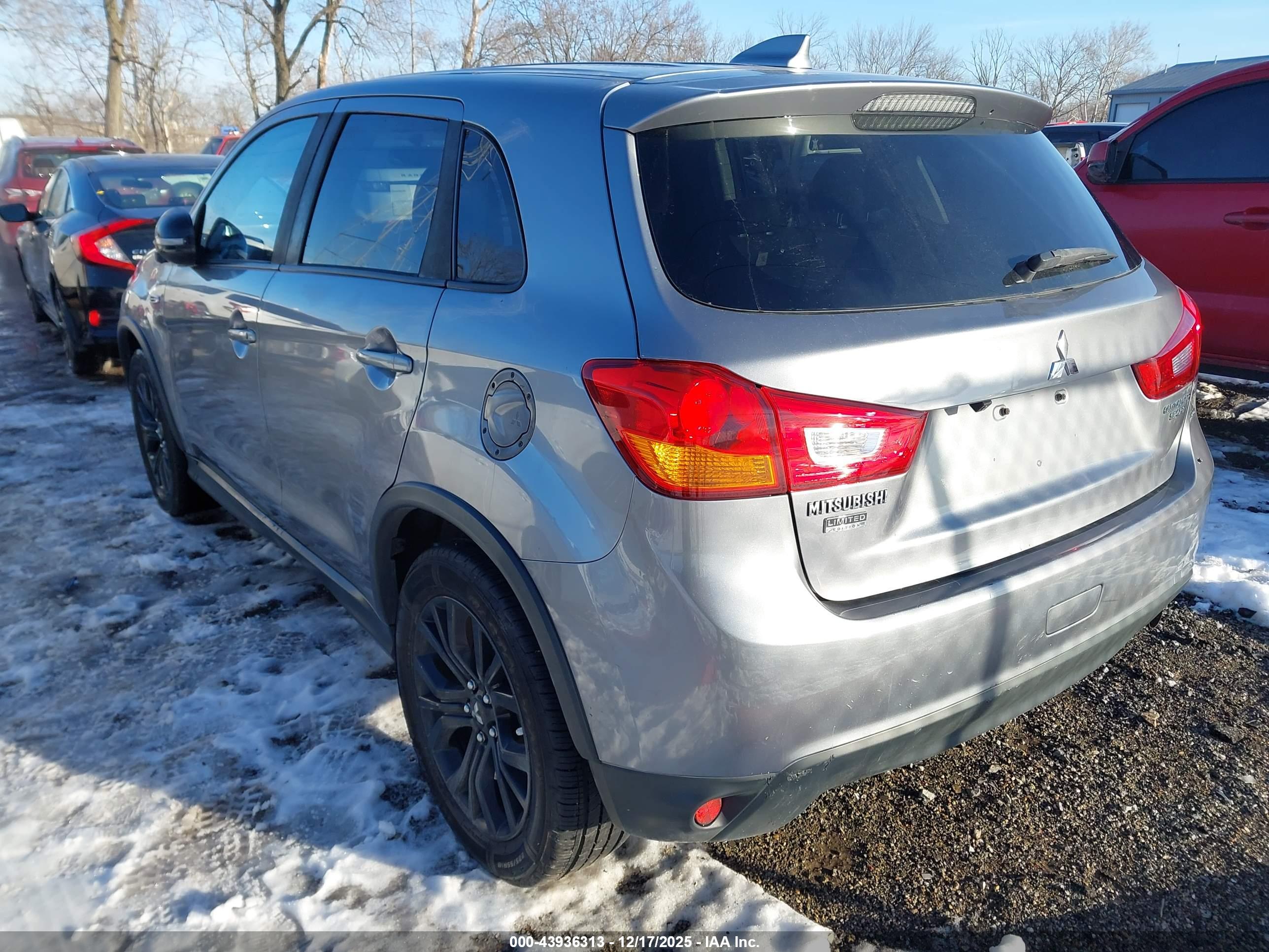 MITSUBISHI OUTLANDER image 3