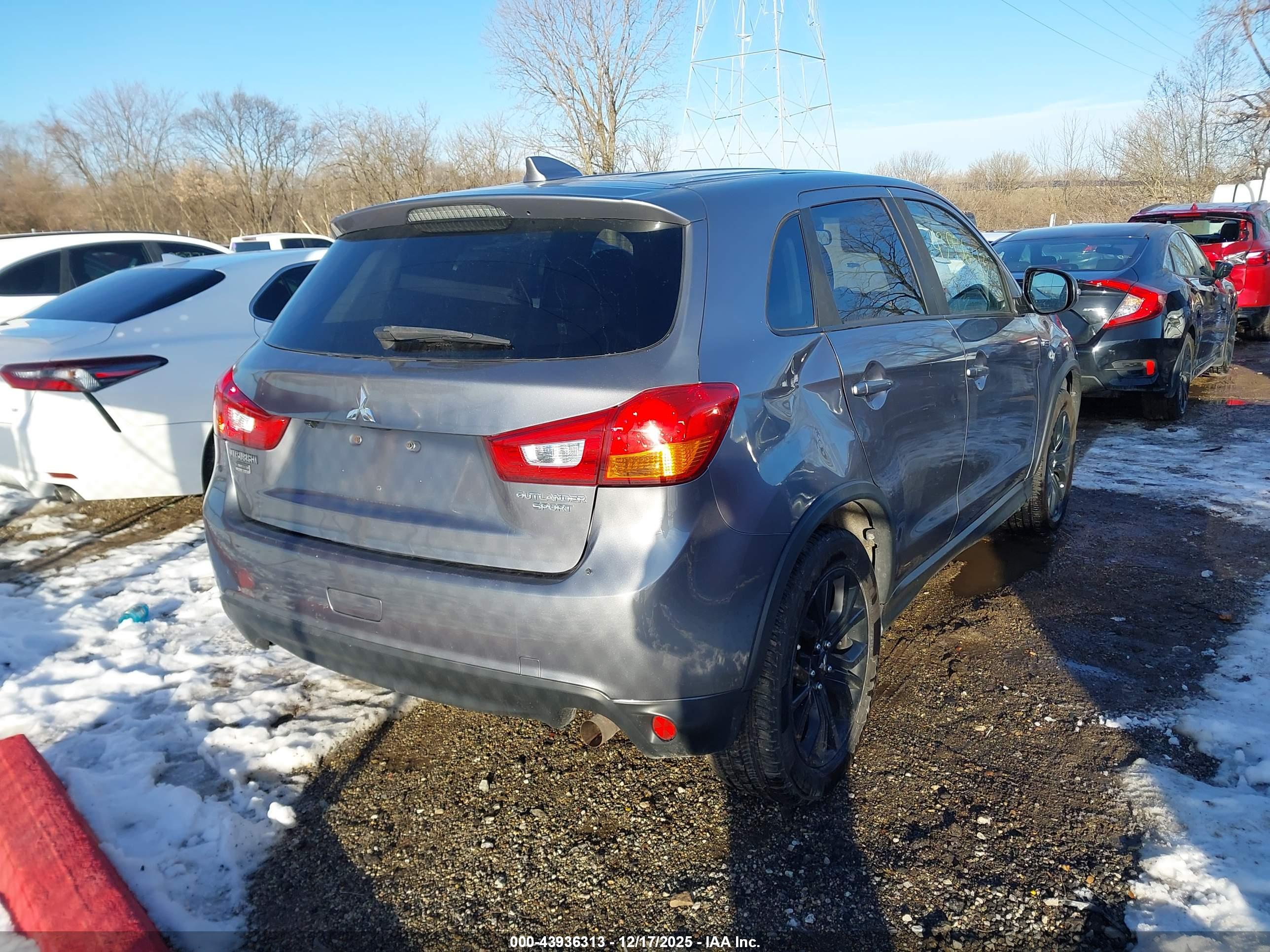 MITSUBISHI OUTLANDER image 4