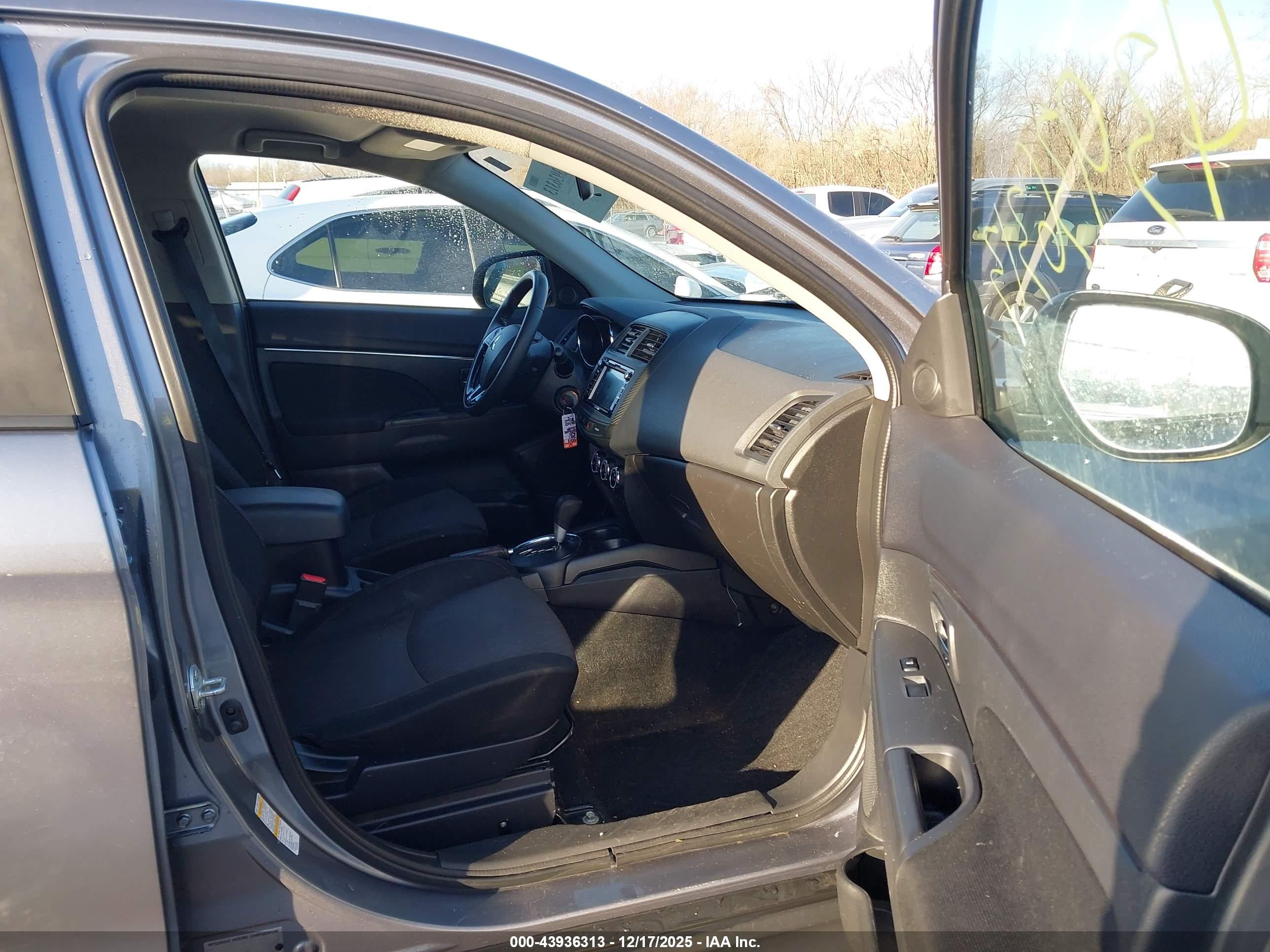 MITSUBISHI OUTLANDER image 5