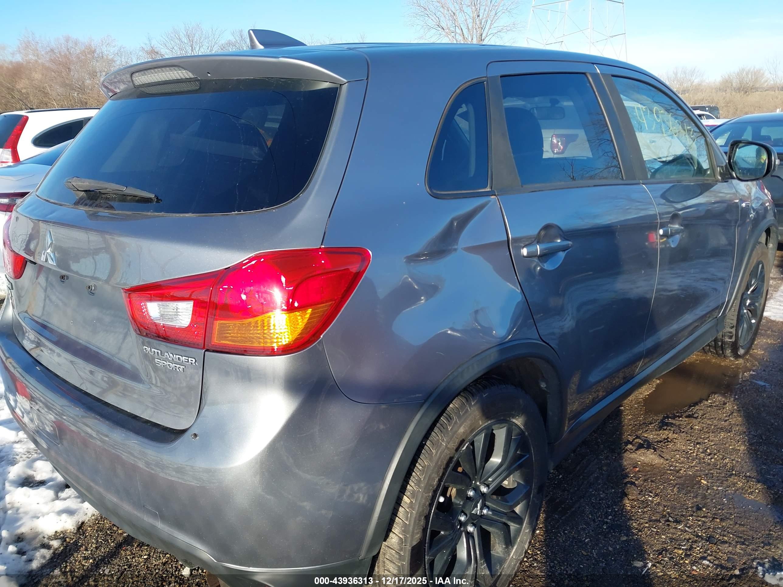 MITSUBISHI OUTLANDER image 6