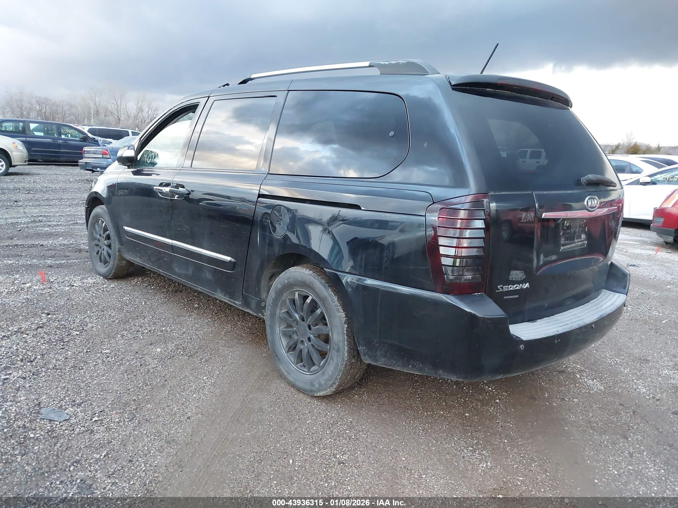 KIA SEDONA image 3