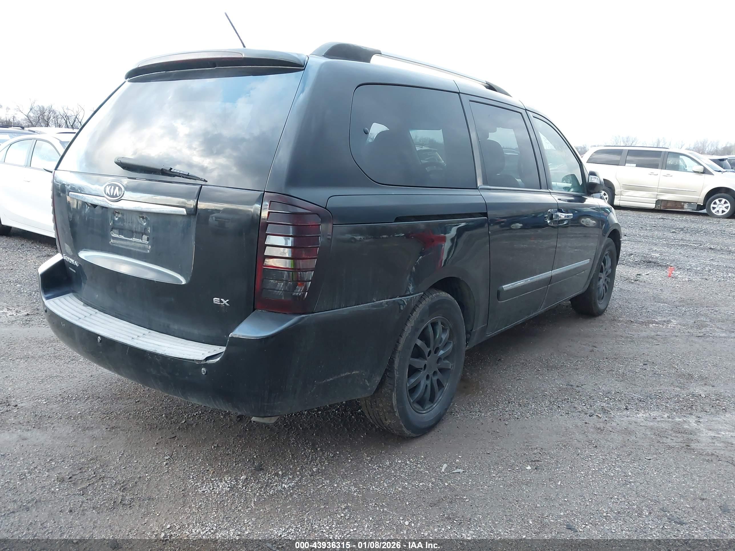 KIA SEDONA image 4