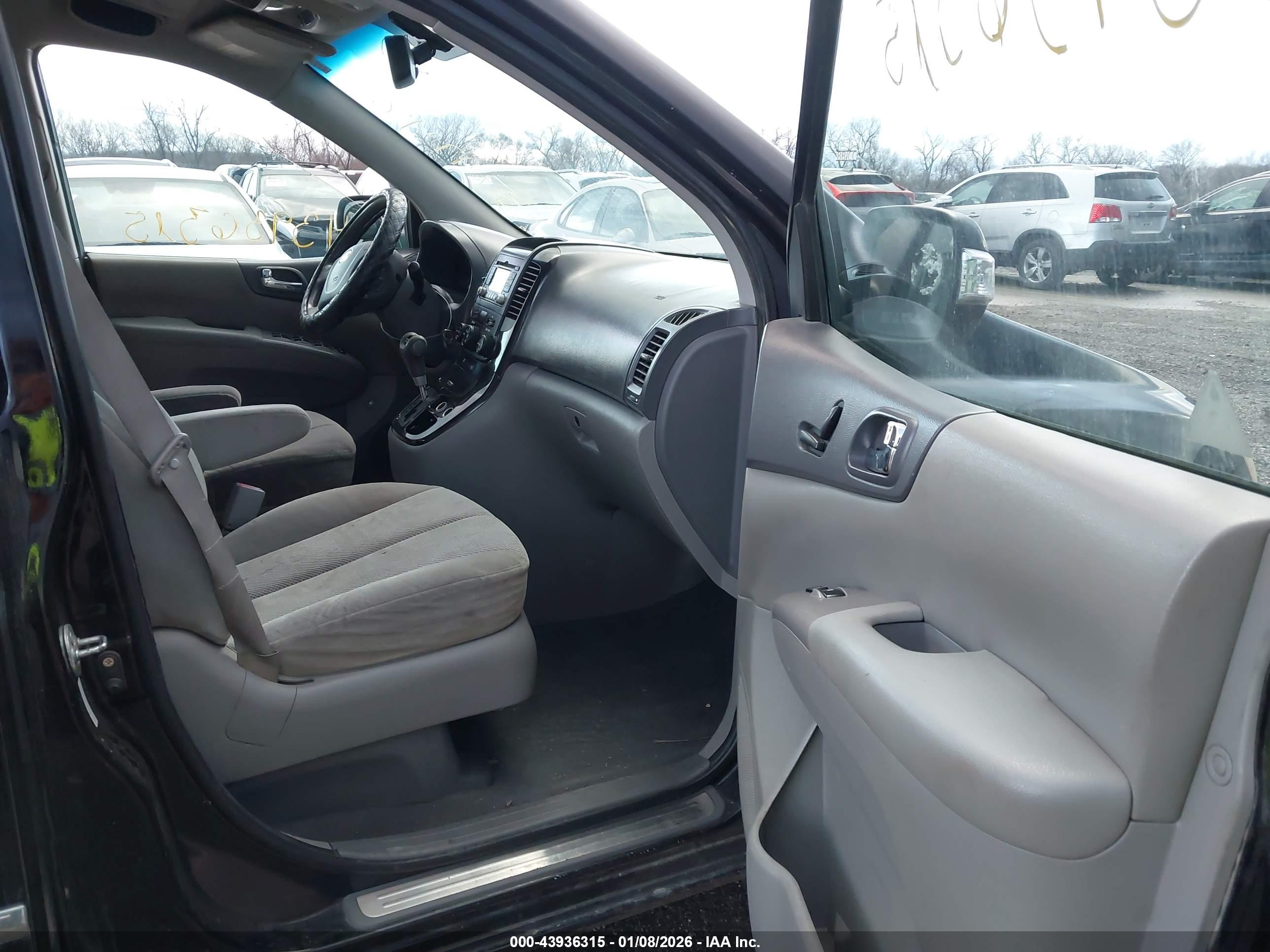 KIA SEDONA image 5