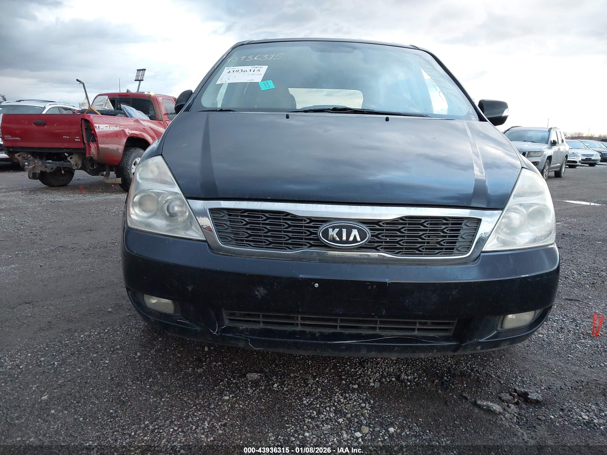 KIA SEDONA image 6