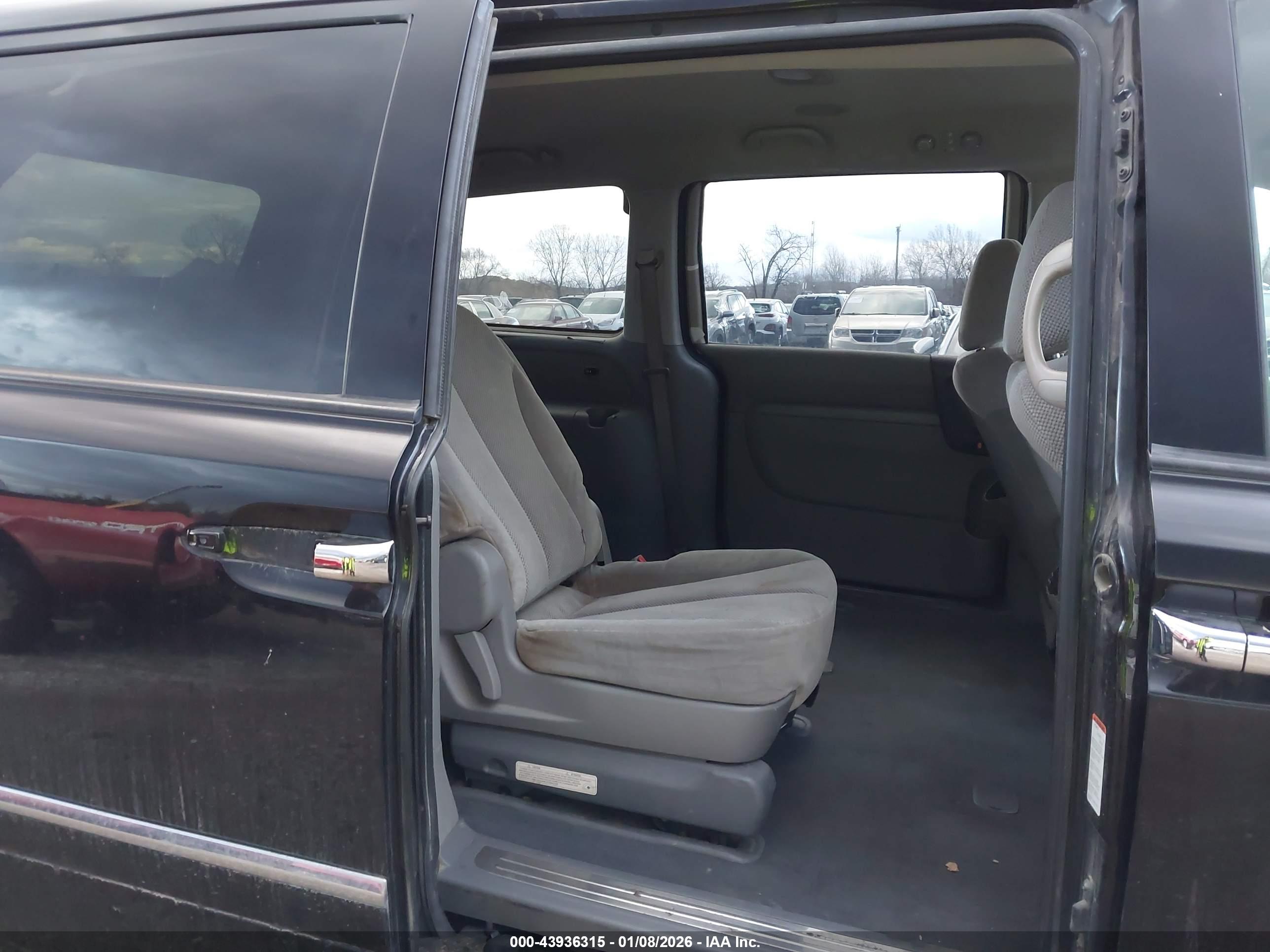 KIA SEDONA image 8