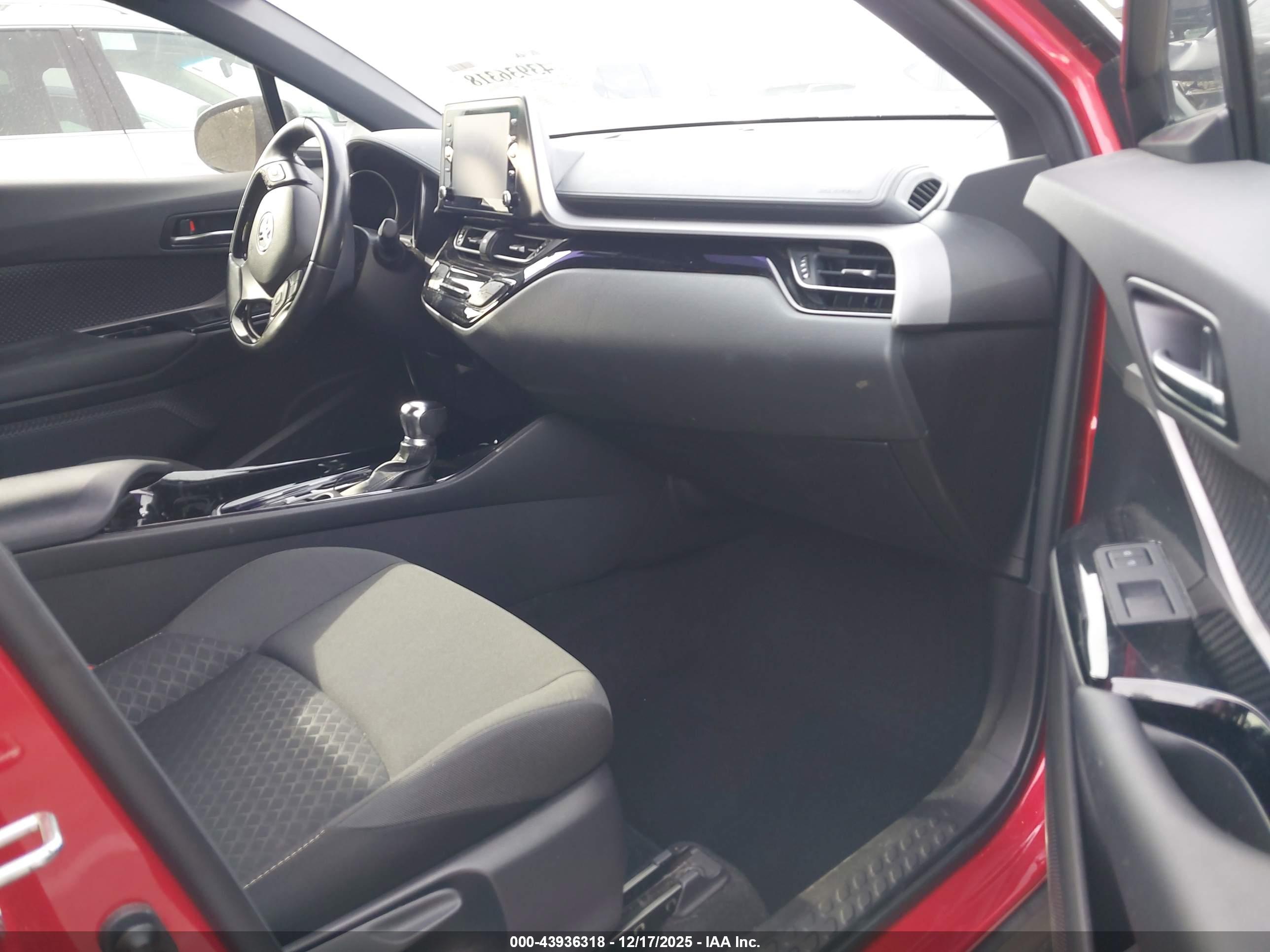 TOYOTA C-HR image 5