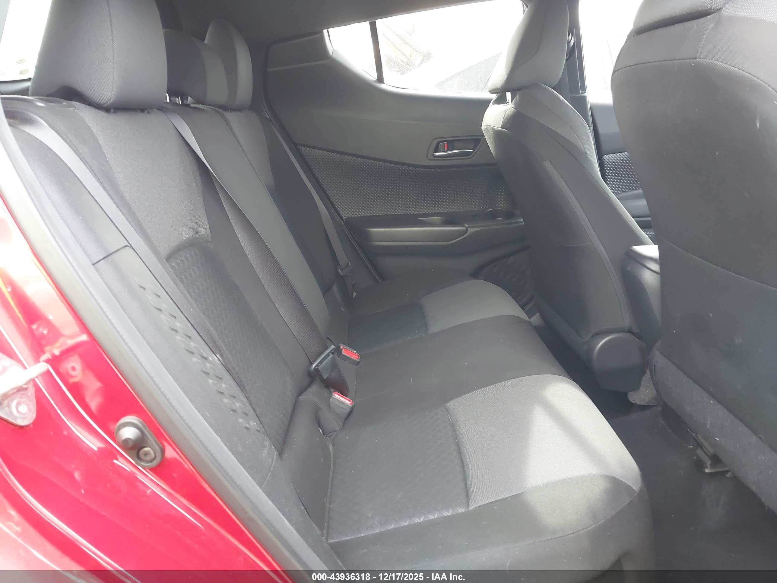TOYOTA C-HR image 8