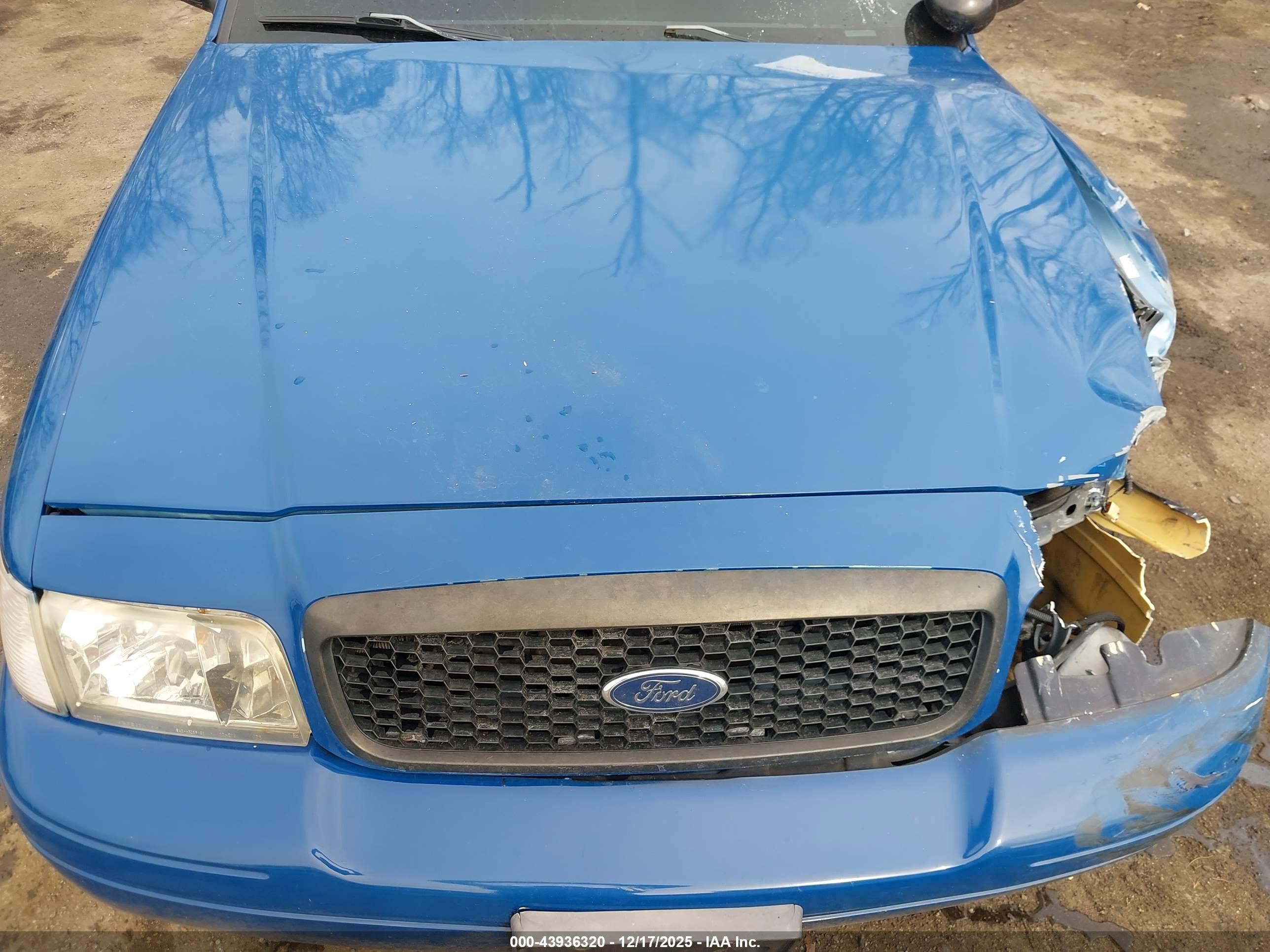 FORD CROWN image 10