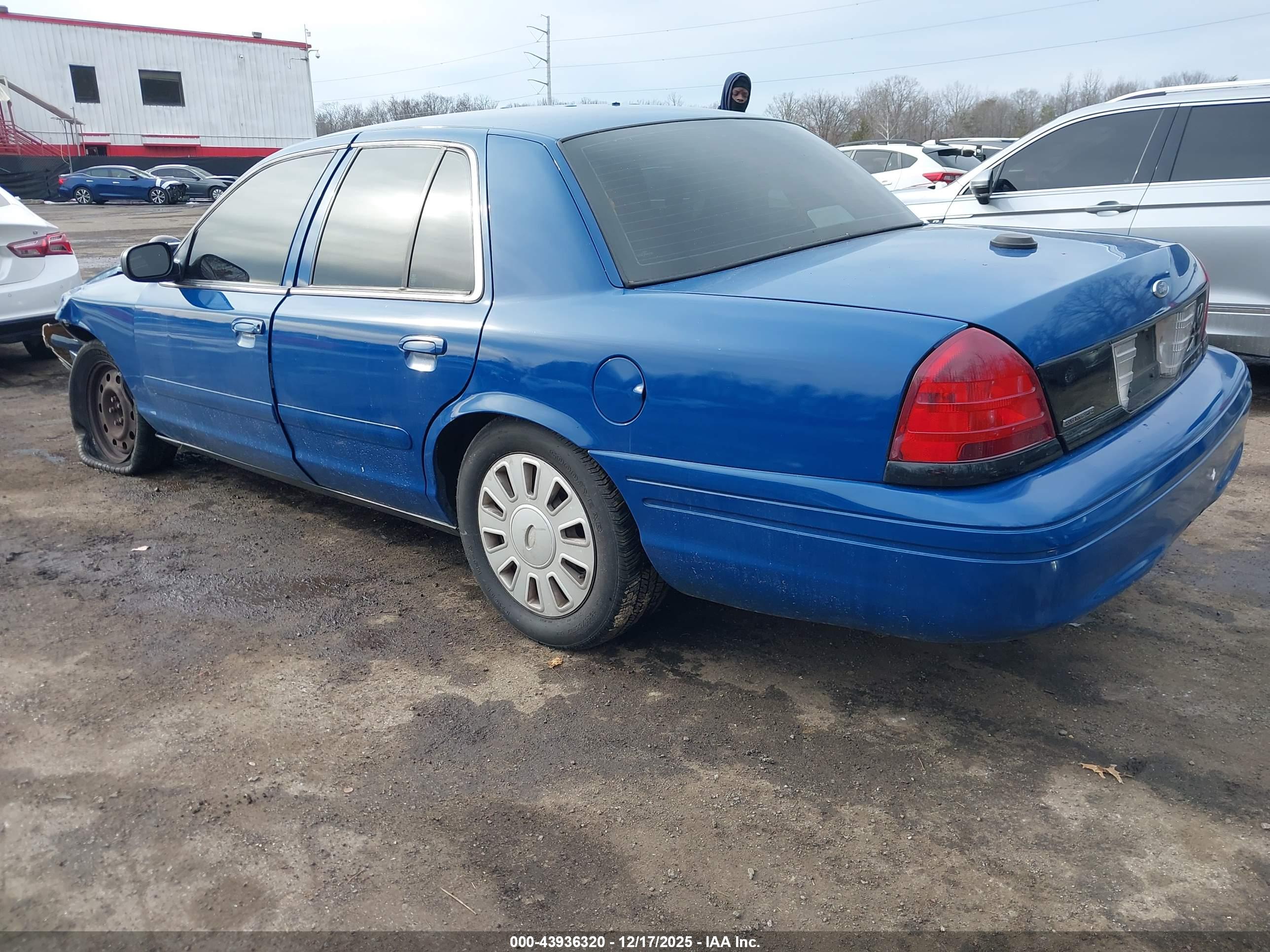 FORD CROWN image 3