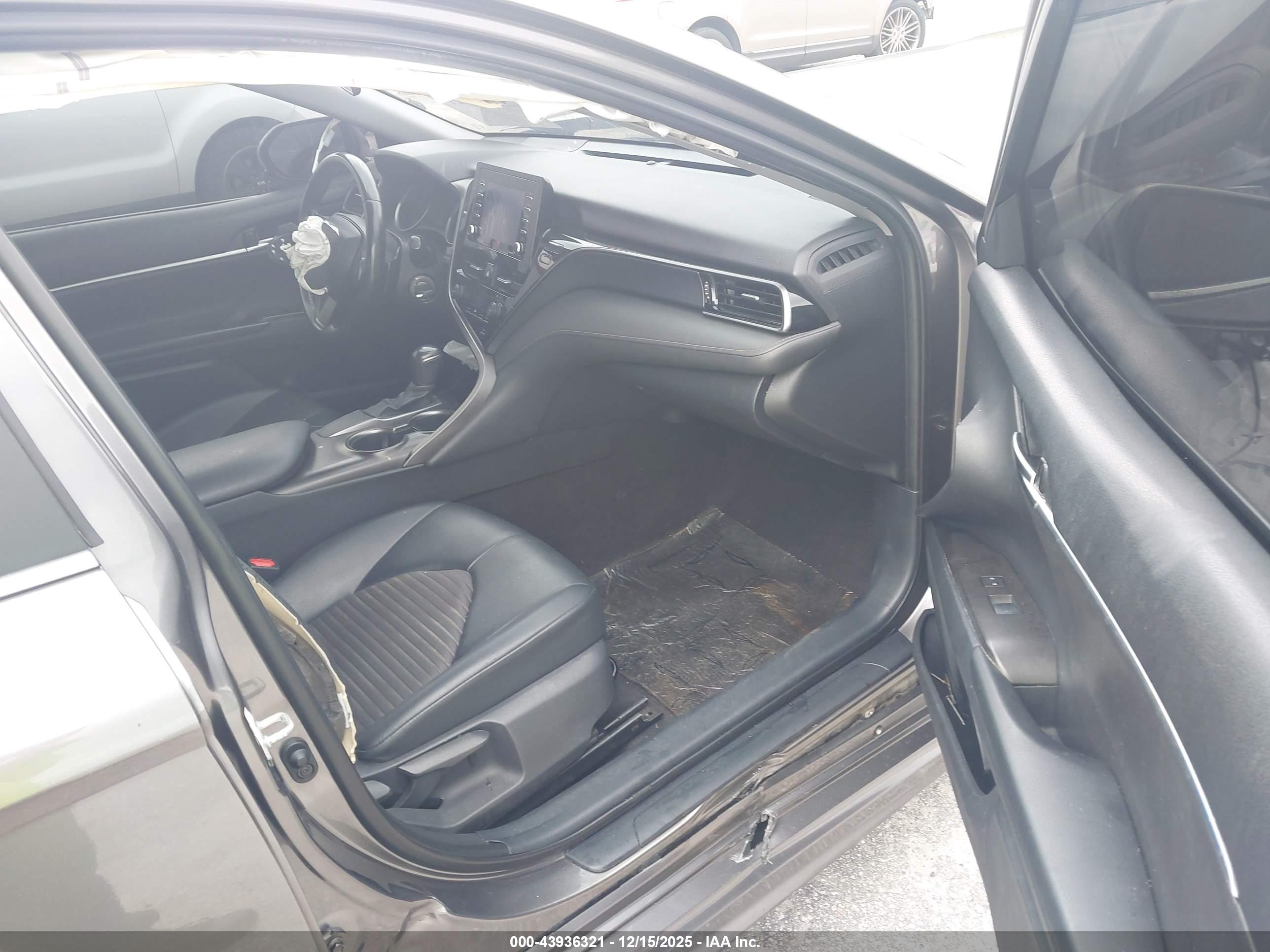 TOYOTA CAMRY image 5