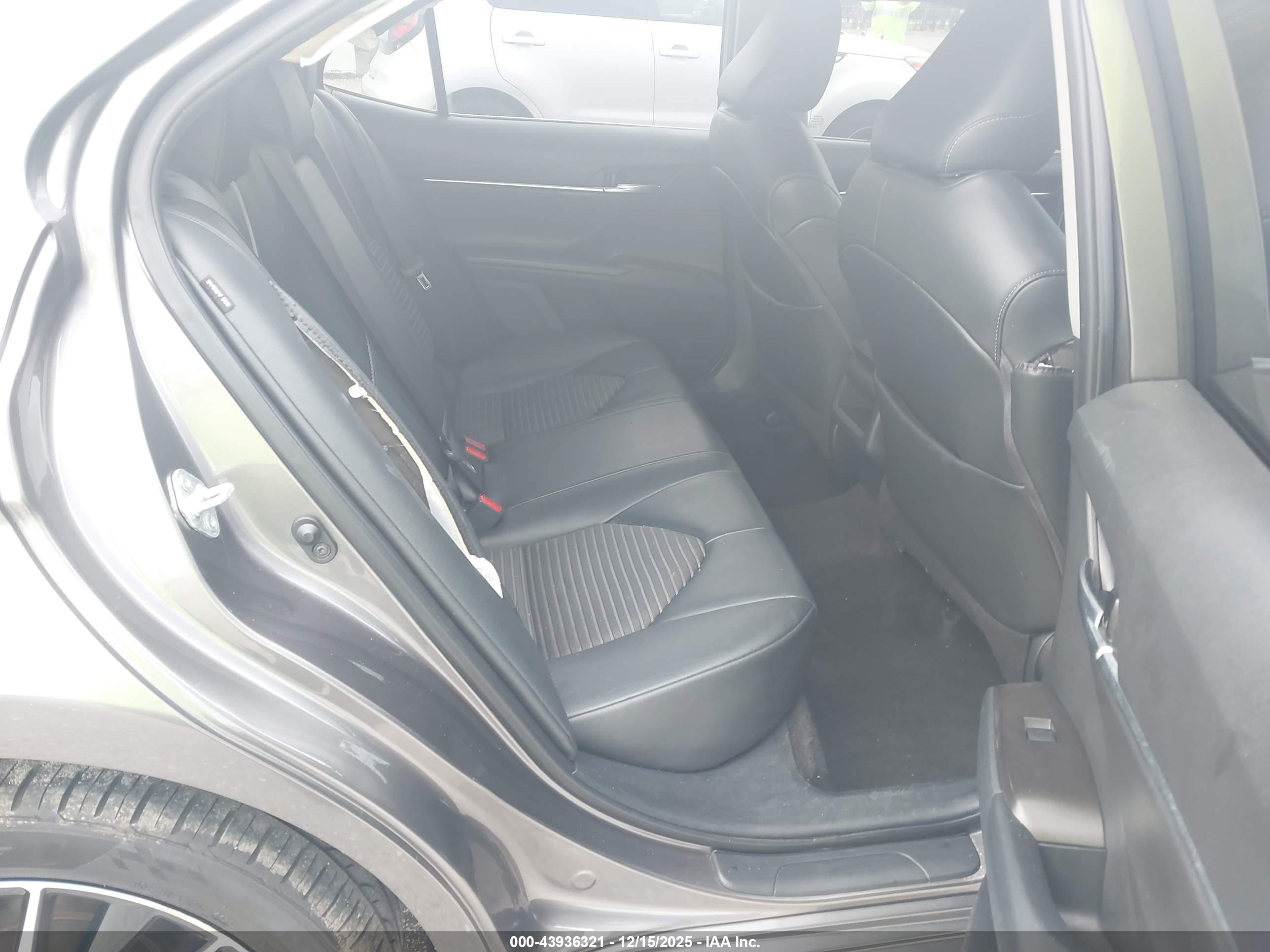 TOYOTA CAMRY image 8