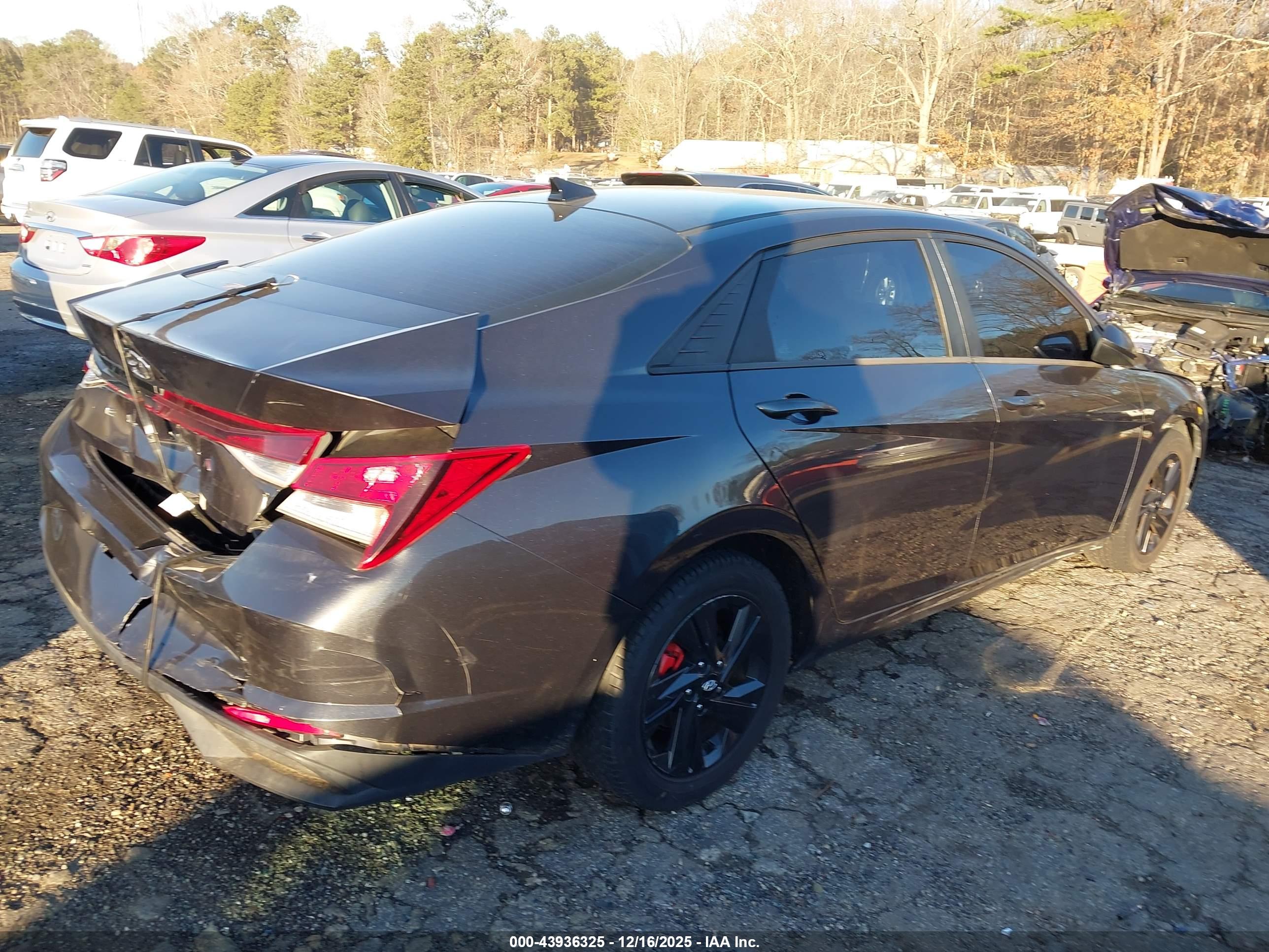 HYUNDAI ELANTRA image 4