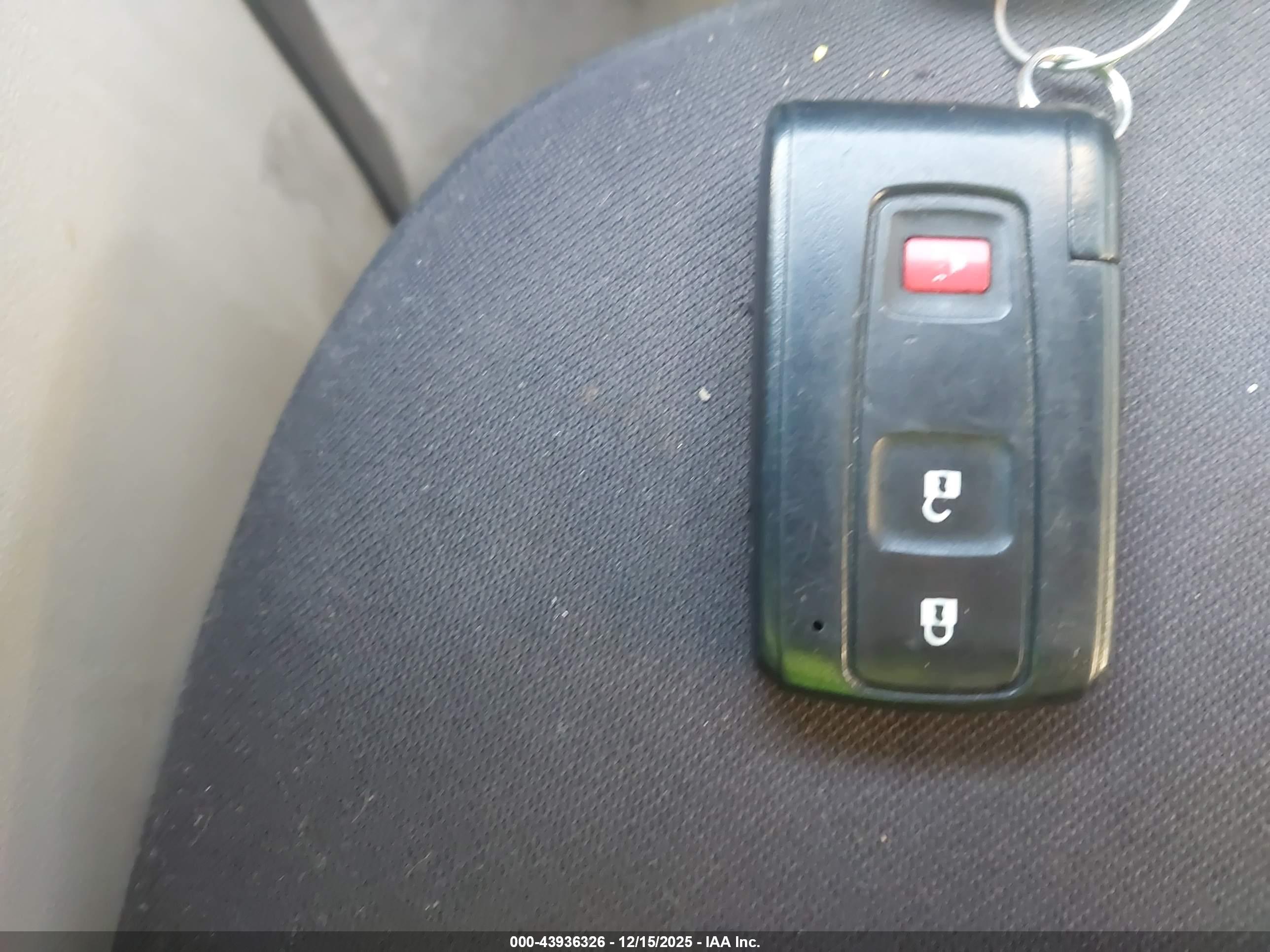 TOYOTA PRIUS image 11