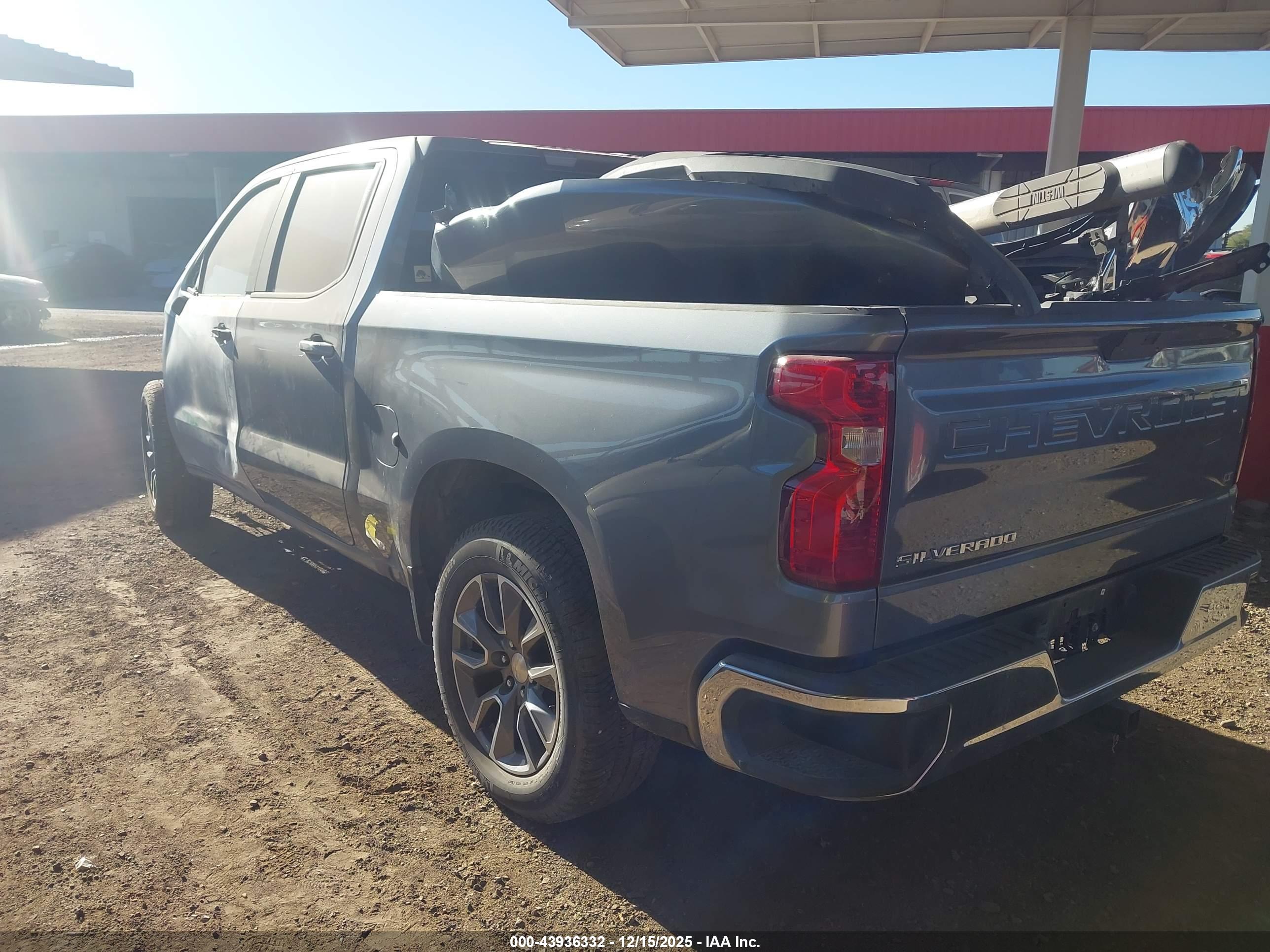CHEVROLET SILVERADO image 3